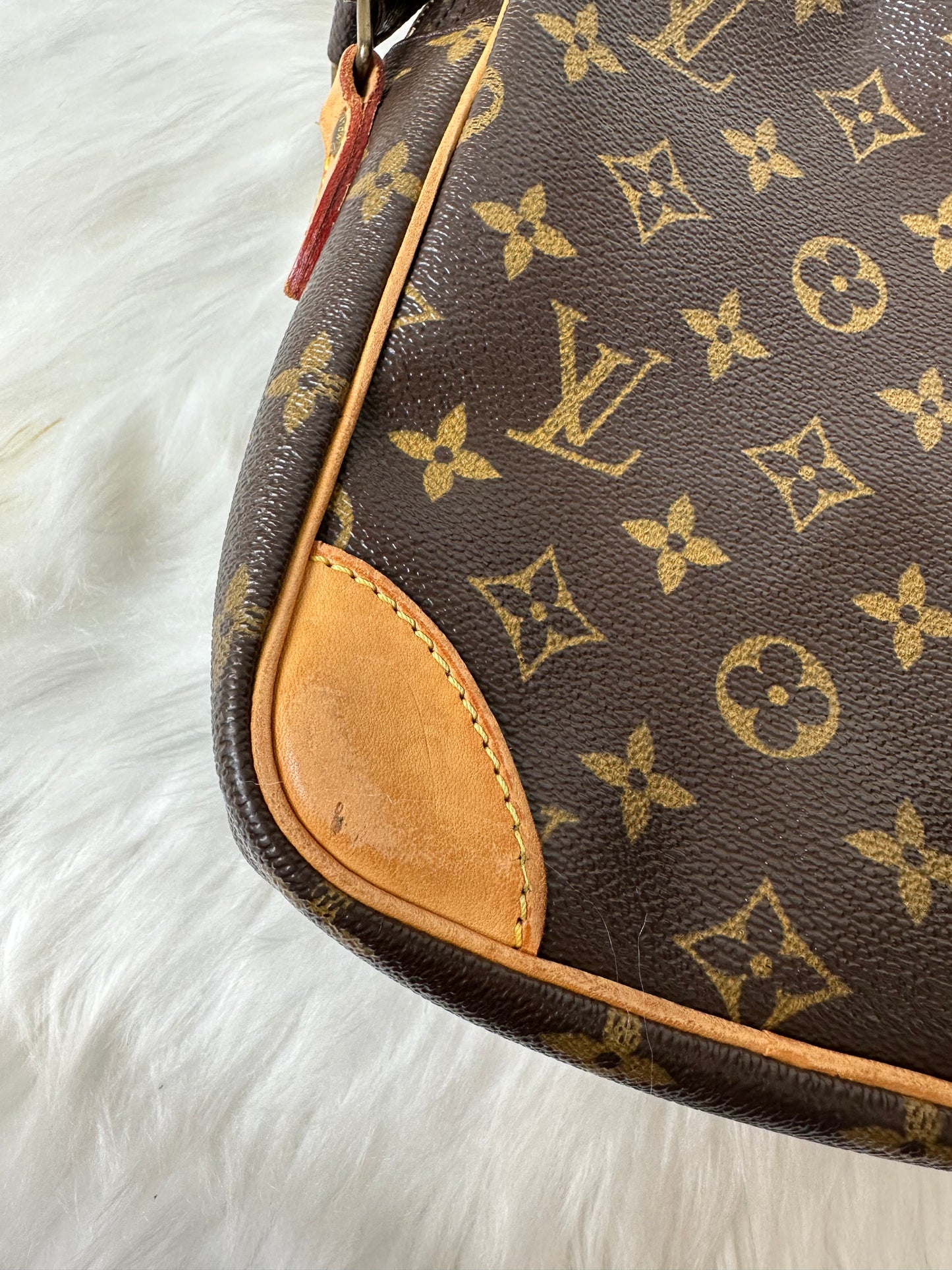 Pre-owned Authentic Louis Vuitton Amazon Monogram Crossbody Bag