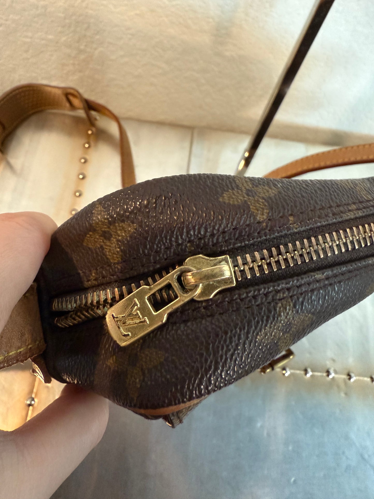 Pre-owned Authentic Louis Vuitton Jeune Fille GM Monogram Crossbody Bag