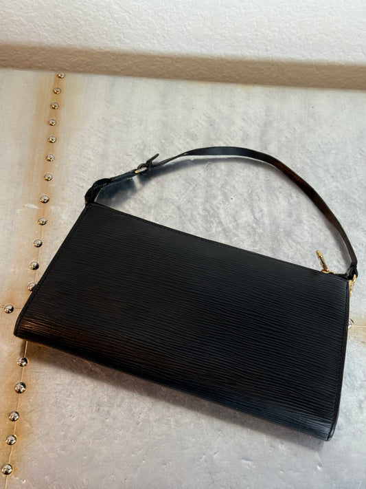 Pre-owned Louis Vuitton Pochette Accessoires Epi Shoulder / Handbag