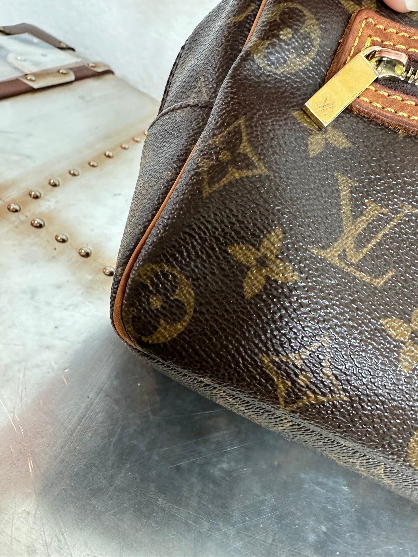 Pre-owned Authentic Louis Vuitton Cite MM Monogram Shoulder Bag