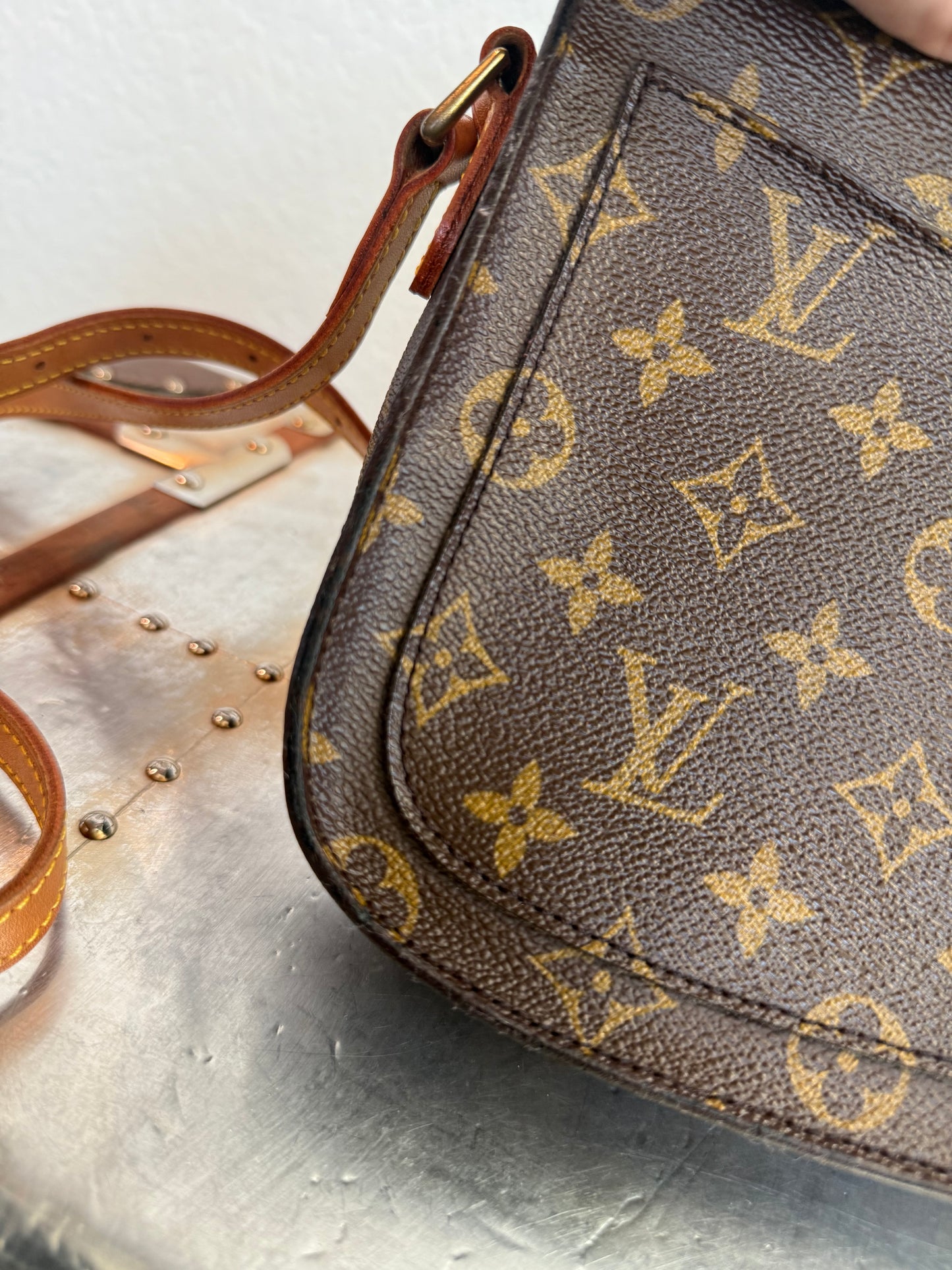 Pre-owned Authentic Louis Vuitton Saint Cloud MM Monogram Shoulder / Crossbody Bag