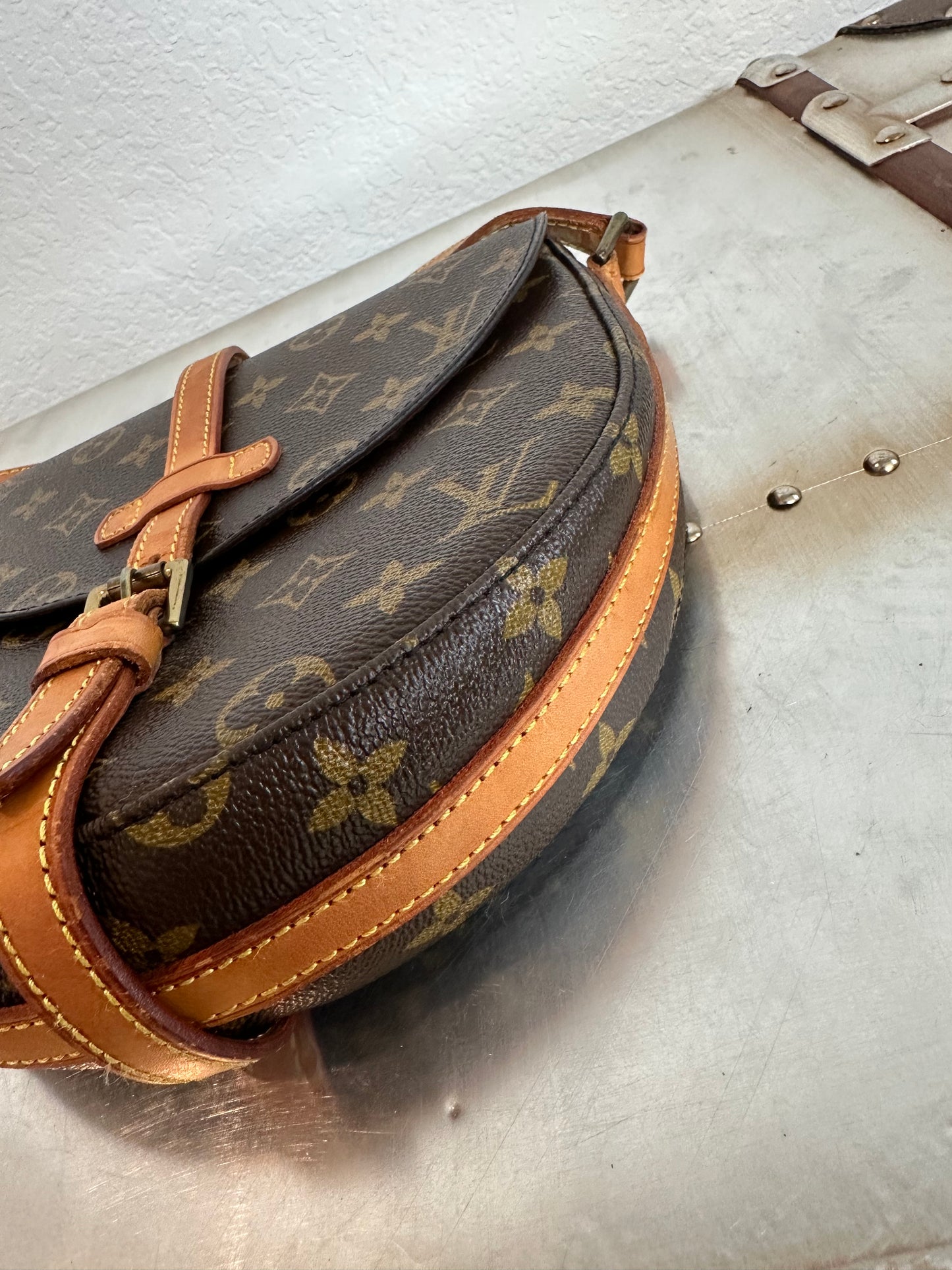 Pre-owned Authentic Louis Vuitton Chantilly MM Monogram Crossbody Bag