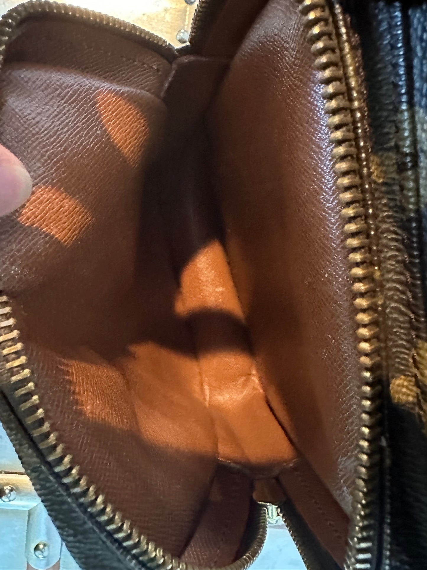 Pre-owned Authentic Louis Vuitton Amazon Monogram Crossbody Bag