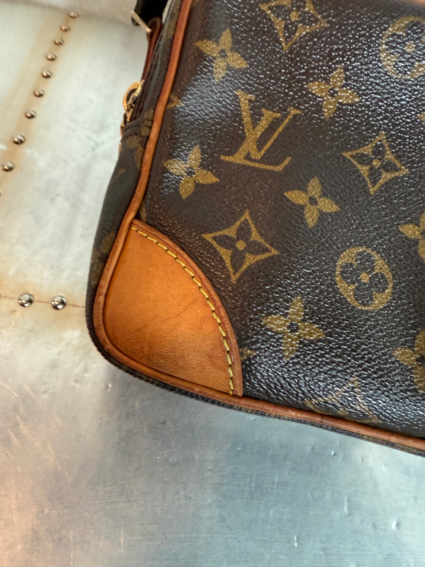 Pre-owned Authentic Louis Vuitton Amazon Monogram Crossbody Bag