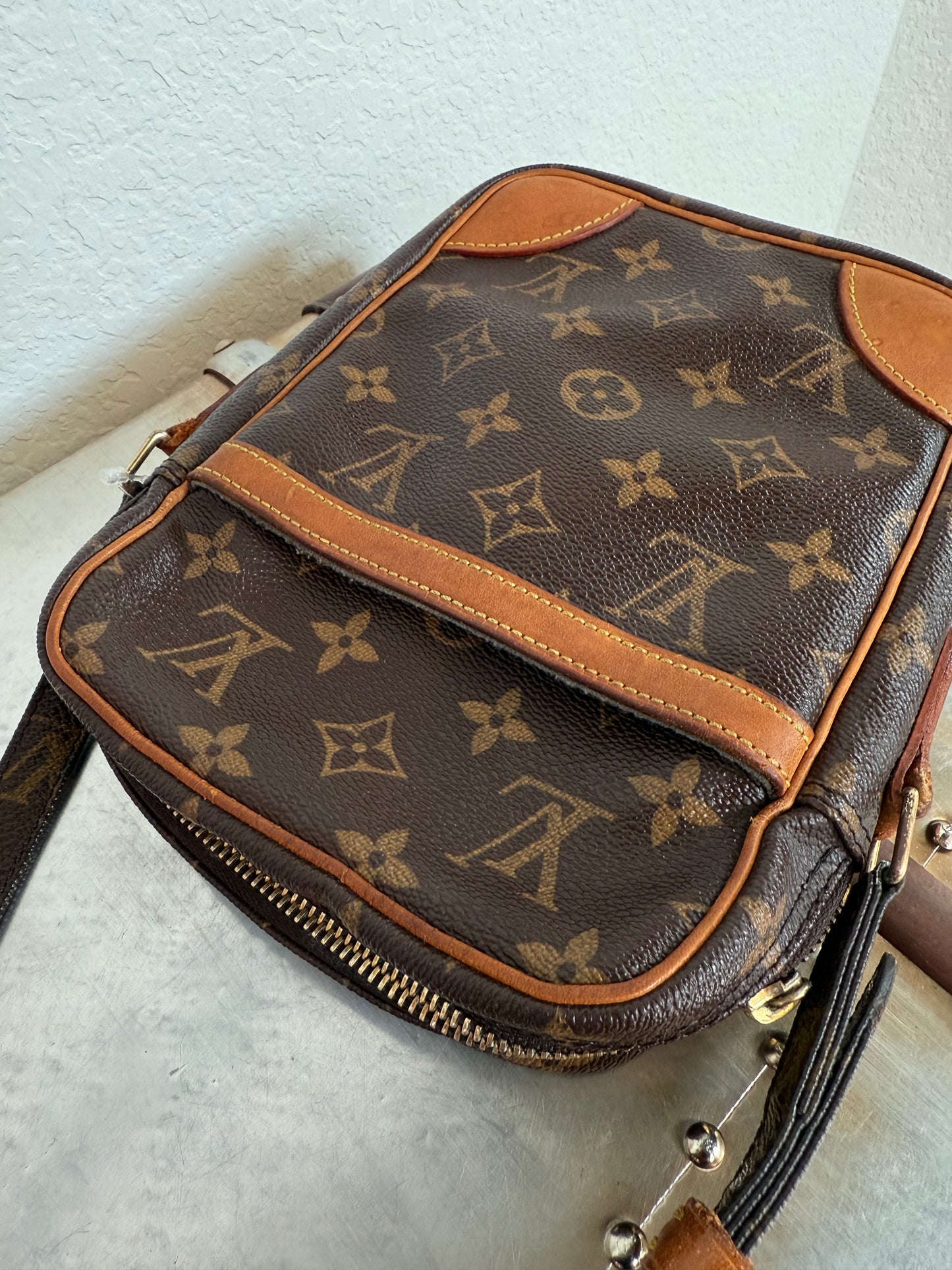 Pre-owned Authentic Louis Vuitton Danube Monogram Crossbody Bag
