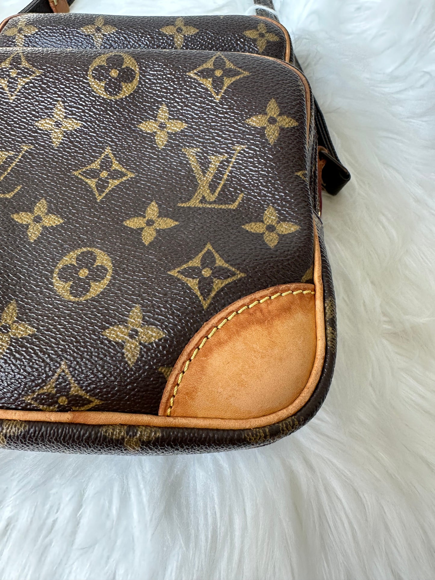Pre-owned Authentic Louis Vuitton Amazon Monogram Crossbody Bag