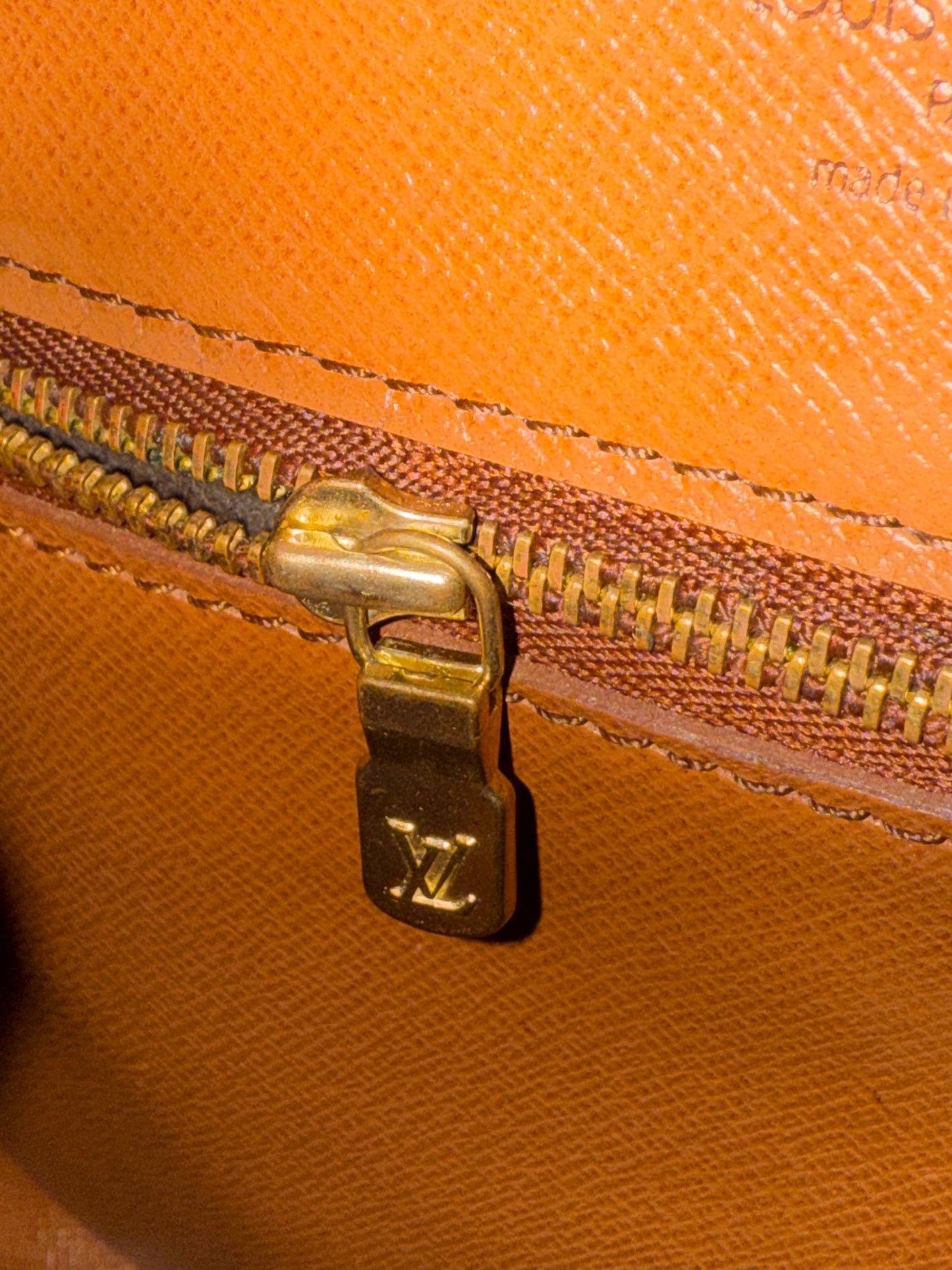 Pre-owned Authentic Louis Vuitton Saint Cloud MM Monogram Shoulder / Crossbody Bag