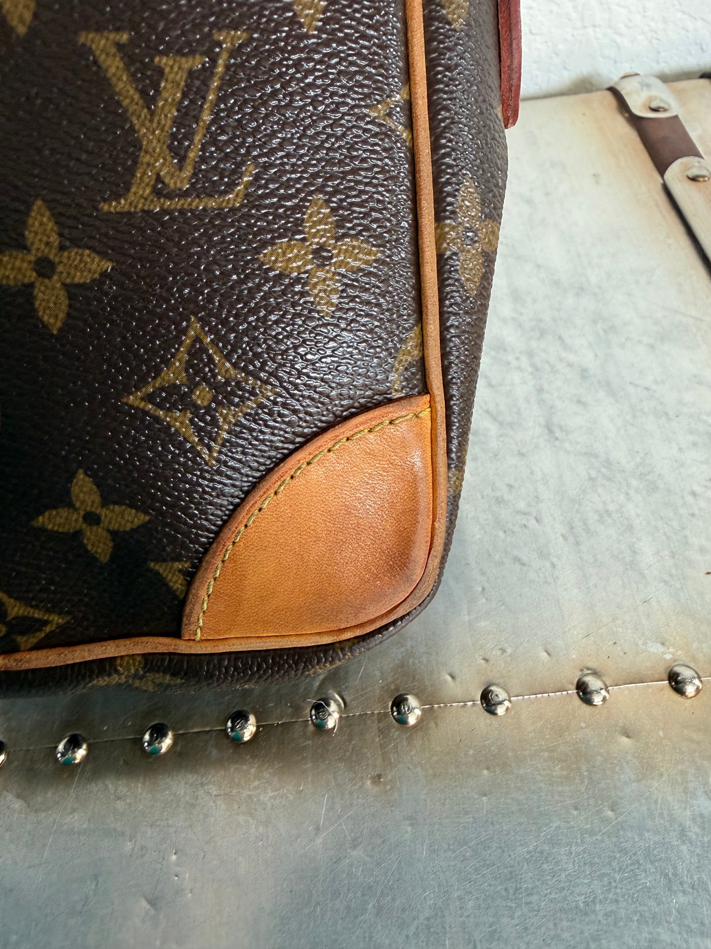 Pre-owned Authentic Louis Vuitton Amazon Monogram Crossbody Bag