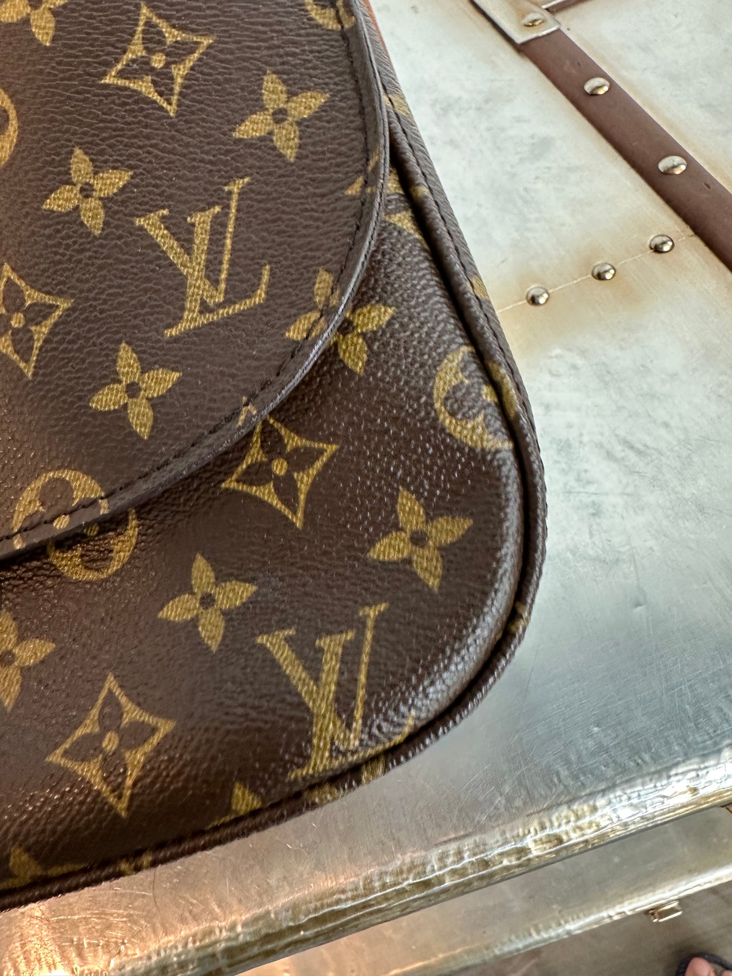 Pre-owned Authentic Louis Vuitton Saint Cloud GM Monogram Crossbody Bag