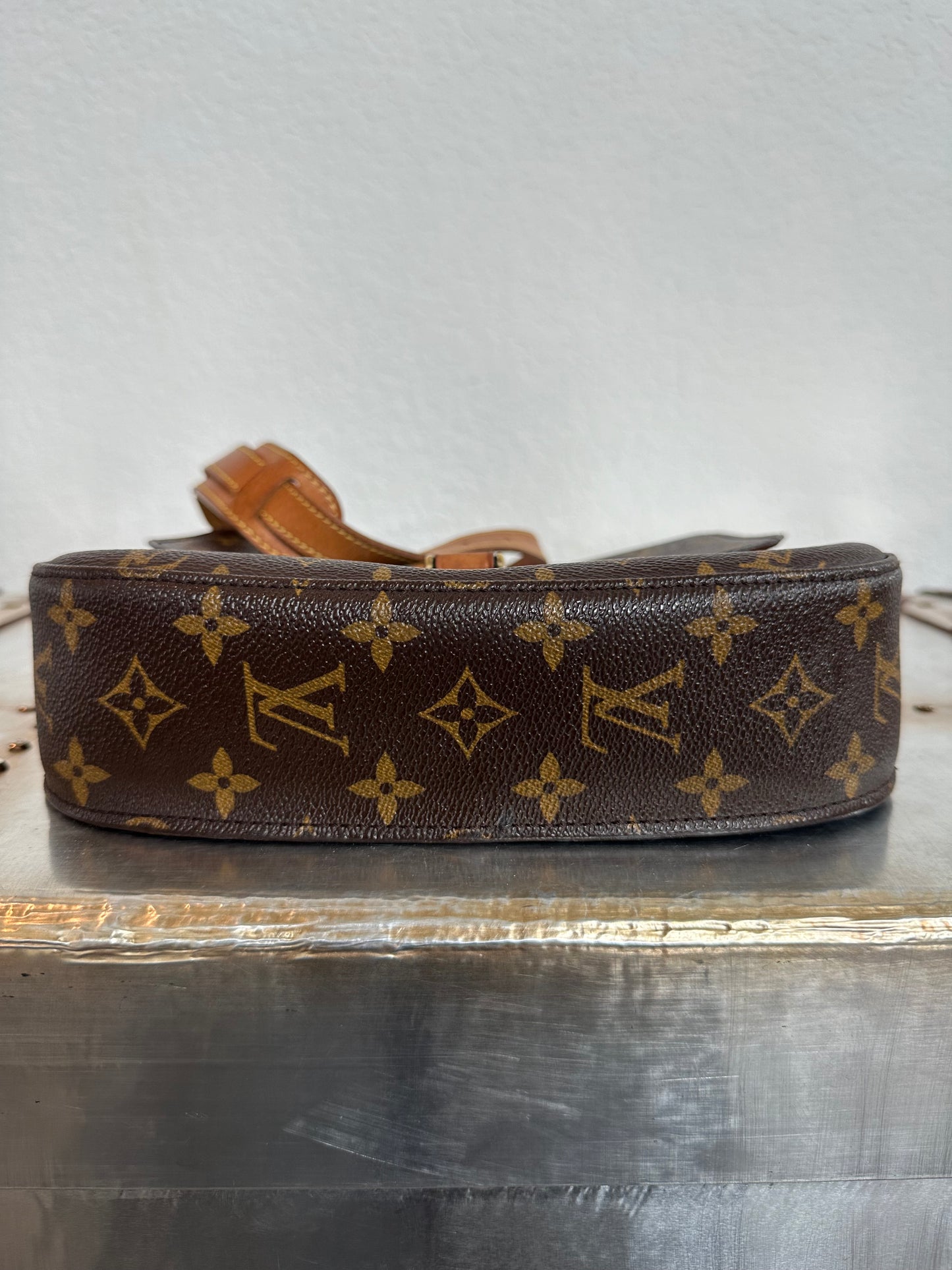 Pre-owned Authentic Louis Vuitton Saint Cloud GM Monogram Crossbody Bag