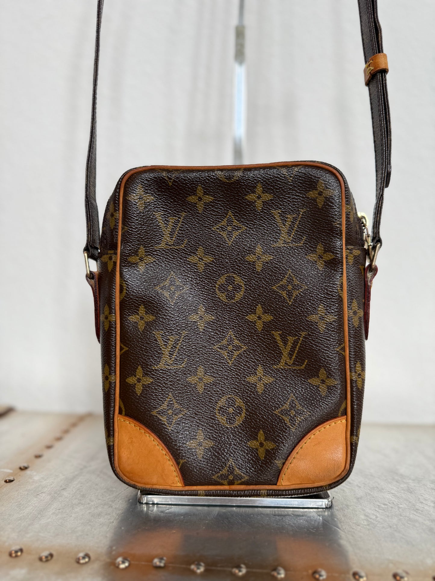 Pre-owned Authentic Louis Vuitton Amazon Monogram Crossbody Bag