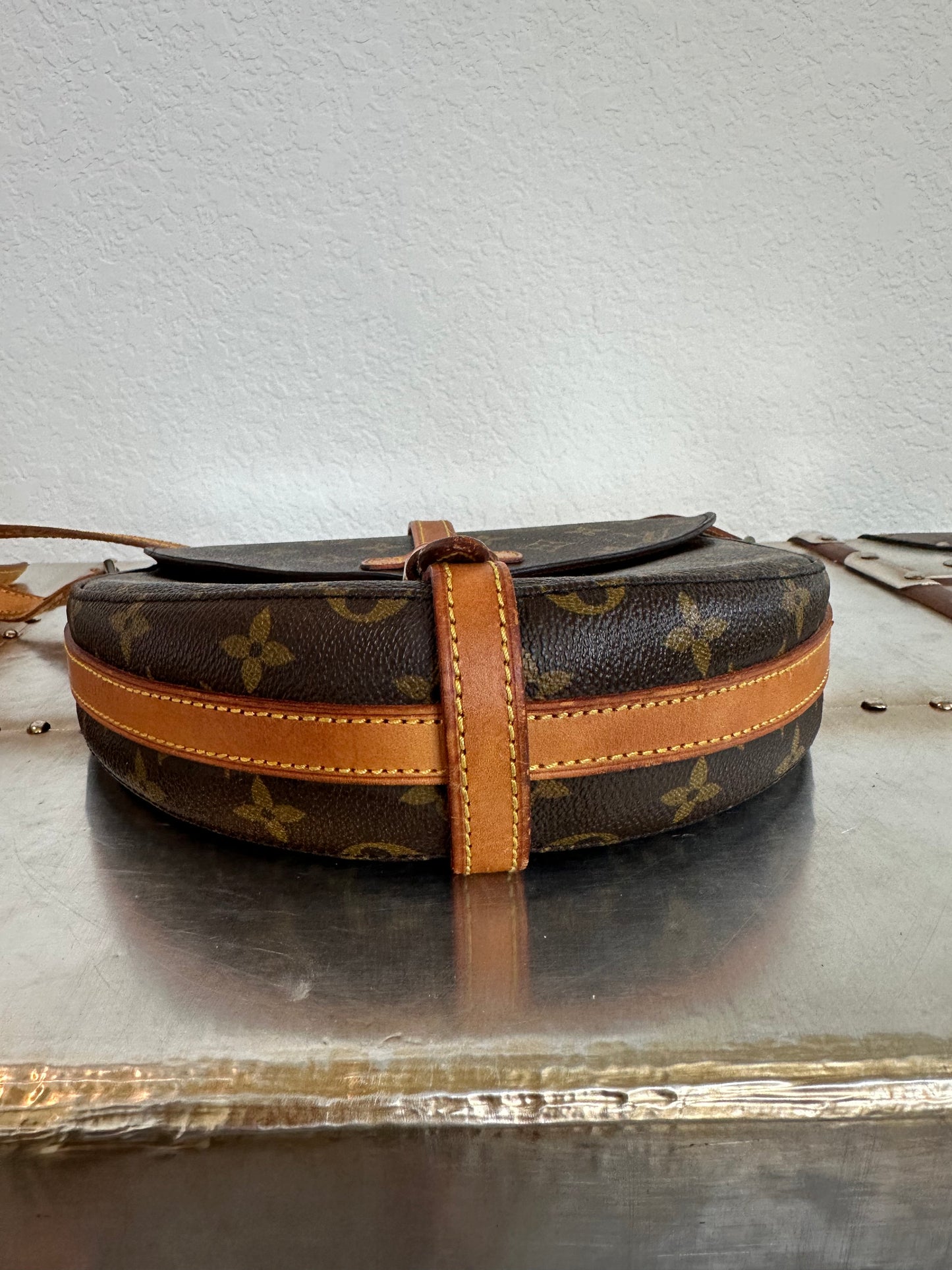 Pre-owned Authentic Louis Vuitton Chantilly MM Monogram Crossbody Bag