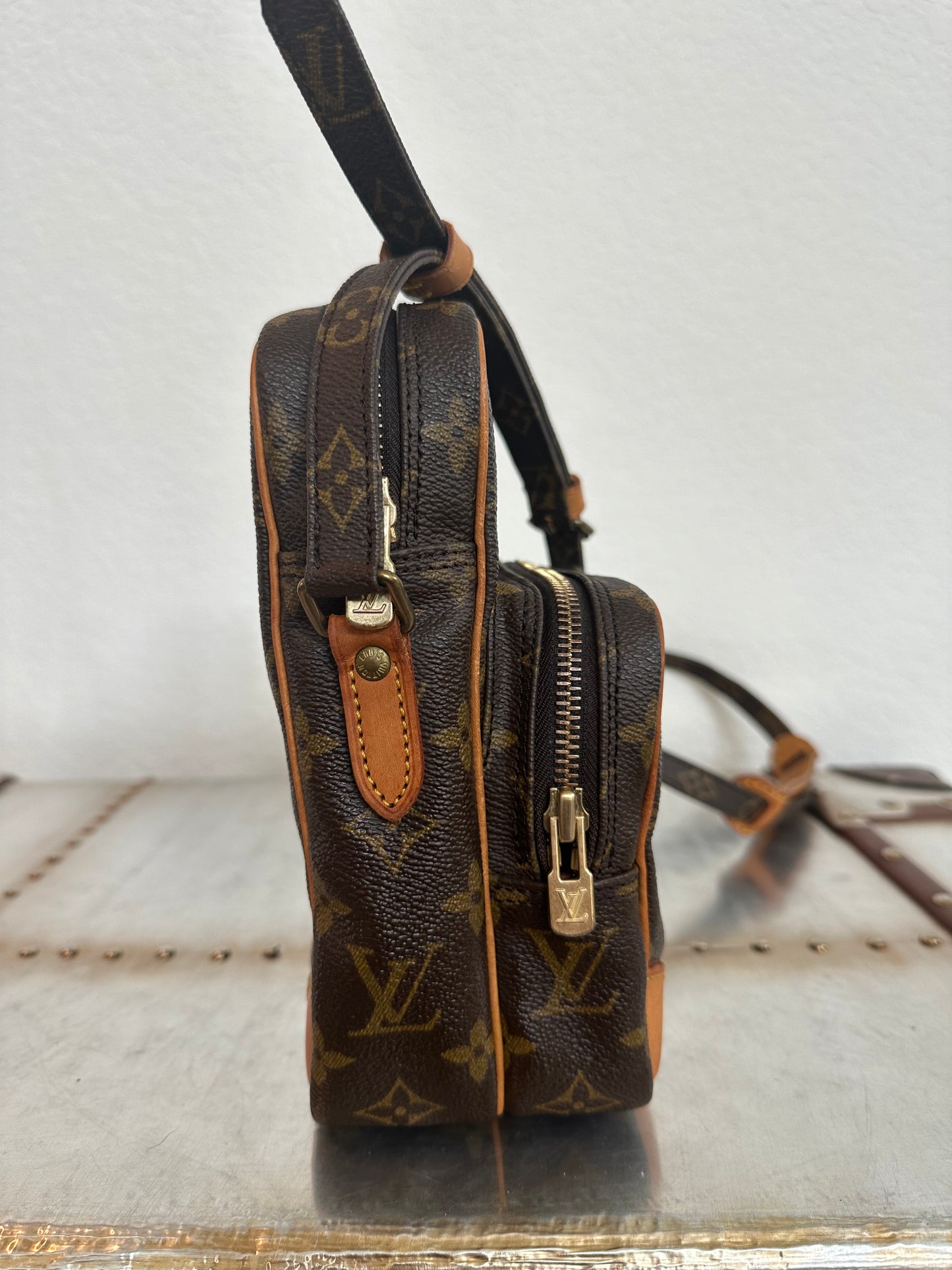 Pre-owned Authentic Louis Vuitton Amazon Monogram Crossbody Bag