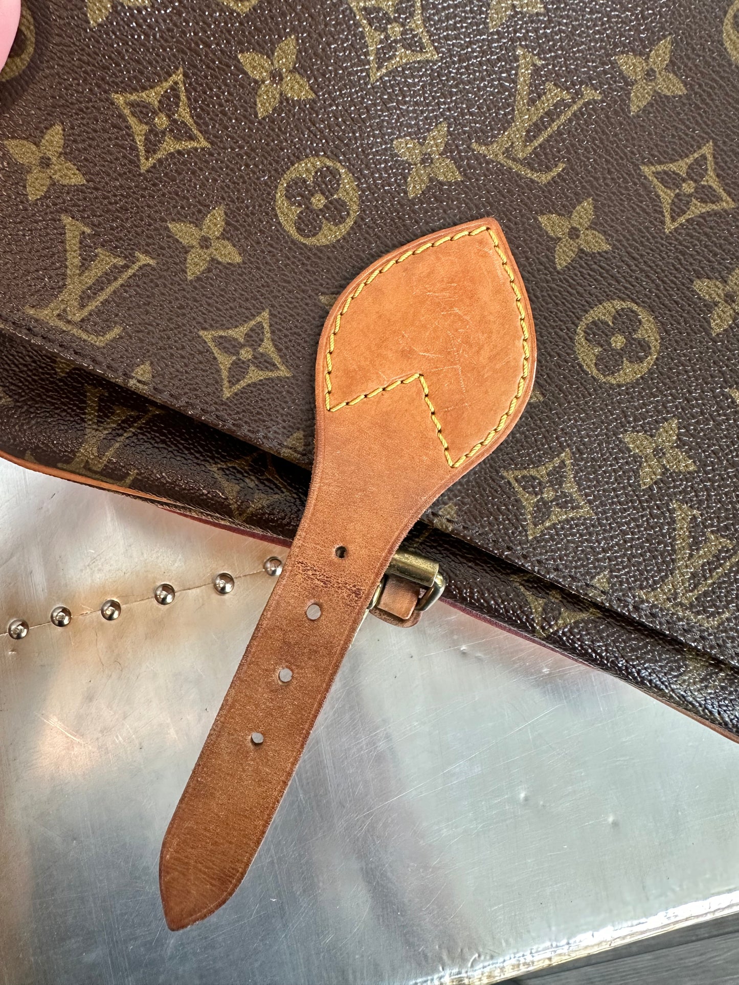 Pre-owned Louis Vuitton Cartouchiere GM Monogram Shoulder / Crossbody Bag