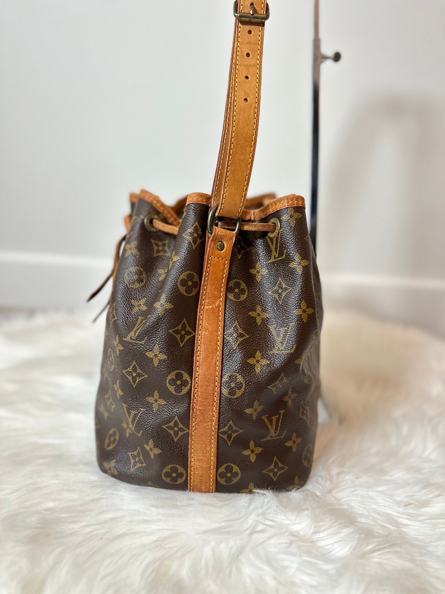 Pre-owned Authentic Louis Vuitton Petite Noe Monogram
Shoulder Bag