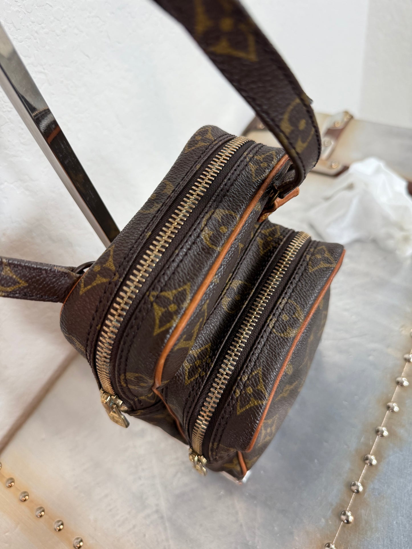 Pre-owned Louis Vuitton Mini Amazon Monogram Crossbody Bag
