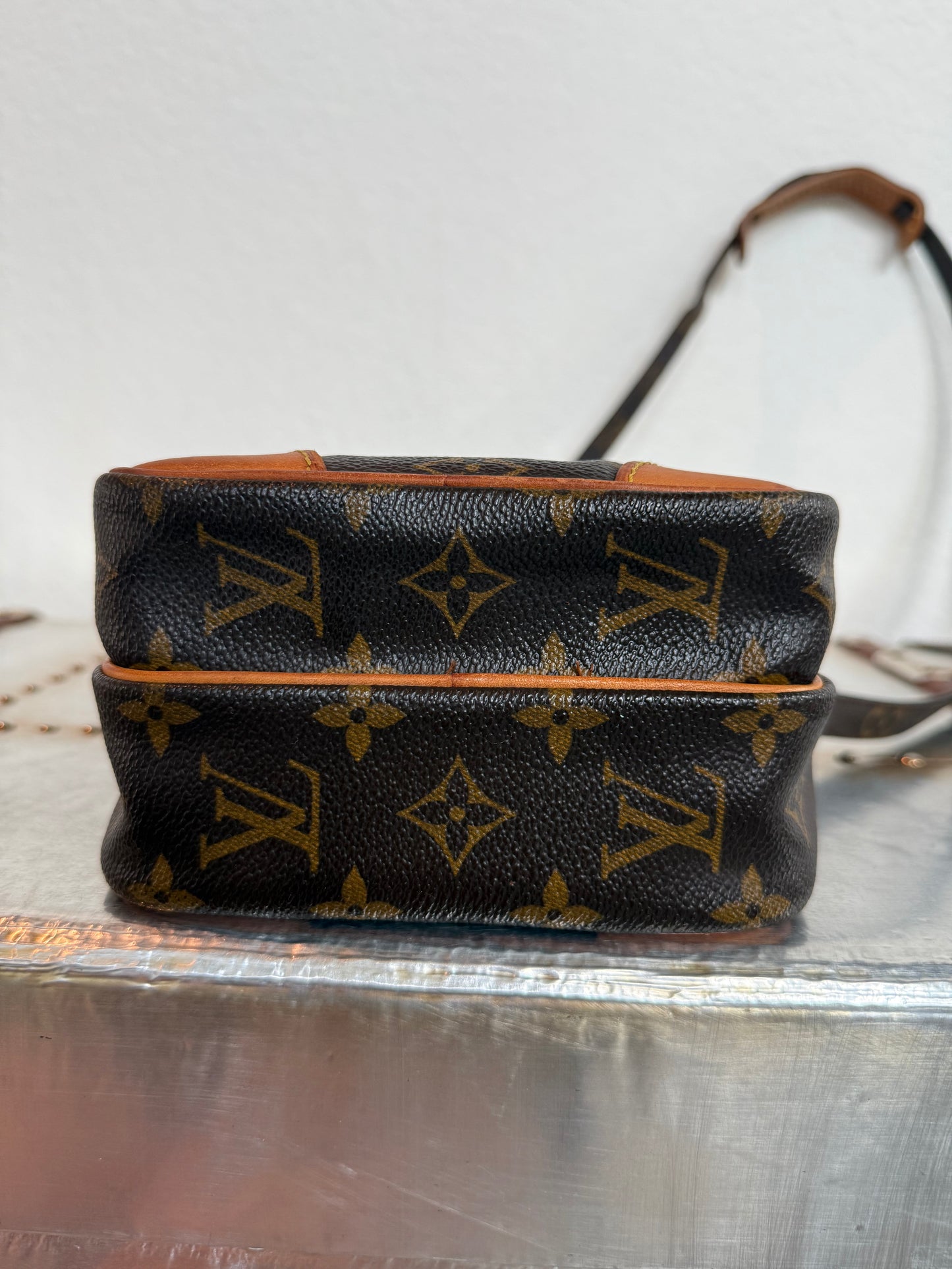 Pre-owned Authentic Louis Vuitton Amazon Monogram Crossbody Bag