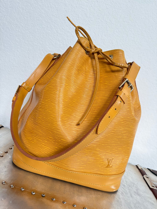 Pre-owned Authentic Louis Vuitton Noe Epi Drawstring Shoulder Bag