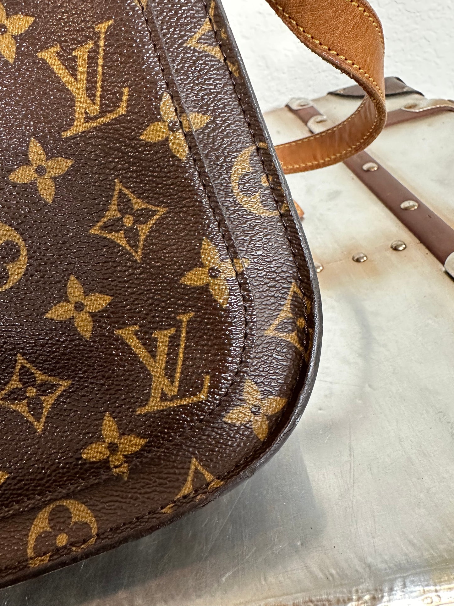 Pre-owned Authentic Louis Vuitton Saint Cloud GM Monogram Crossbody Bag