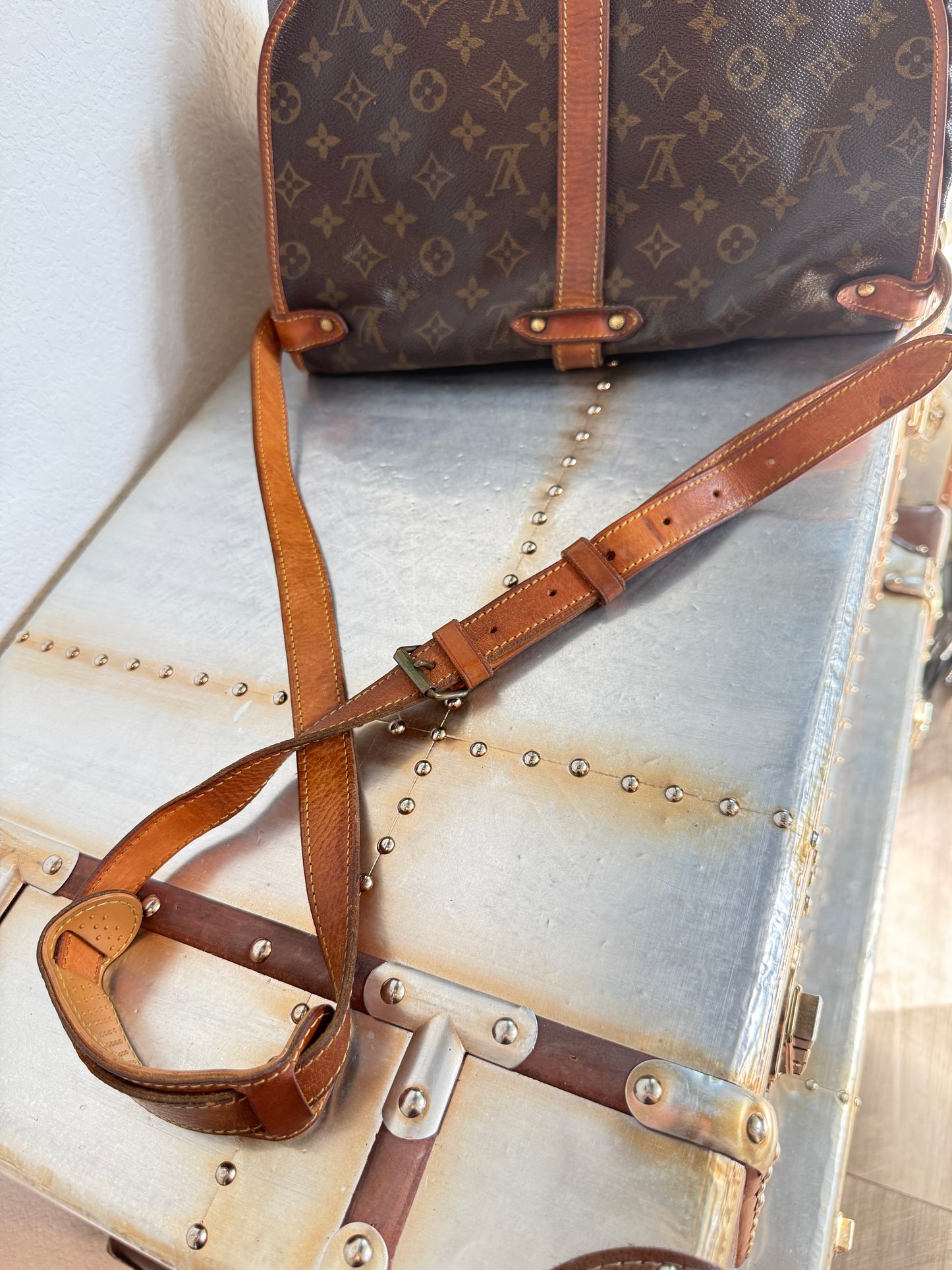 Pre-owned Authentic Louis Vuitton Monogram Saumur 35 Crossbody Bag