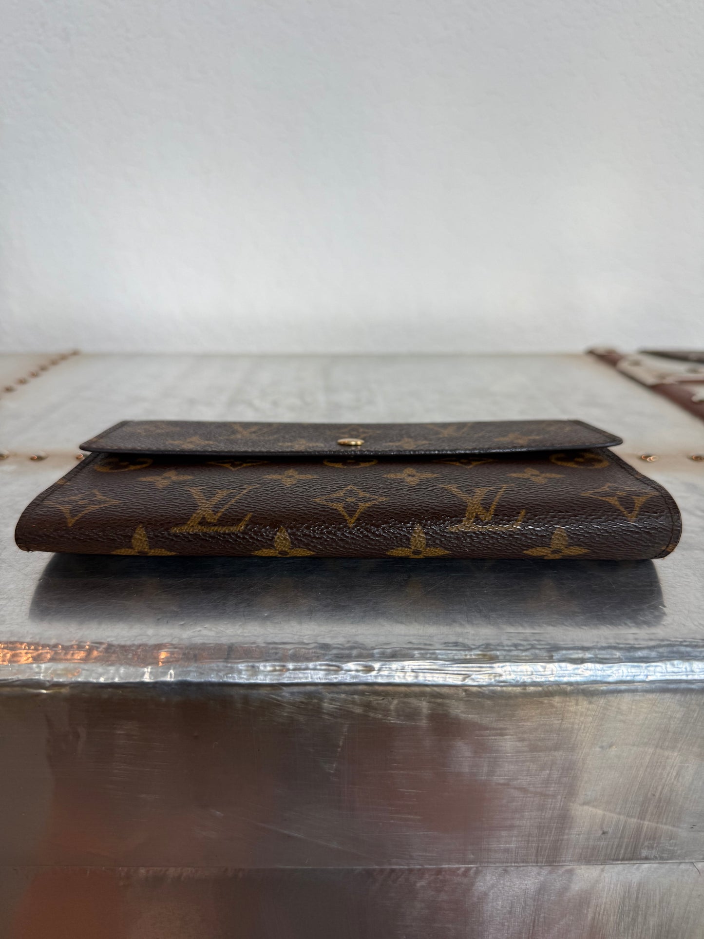 Pre-owned Authentic Louis Vuitton Portefeuille International Monogram Wallet