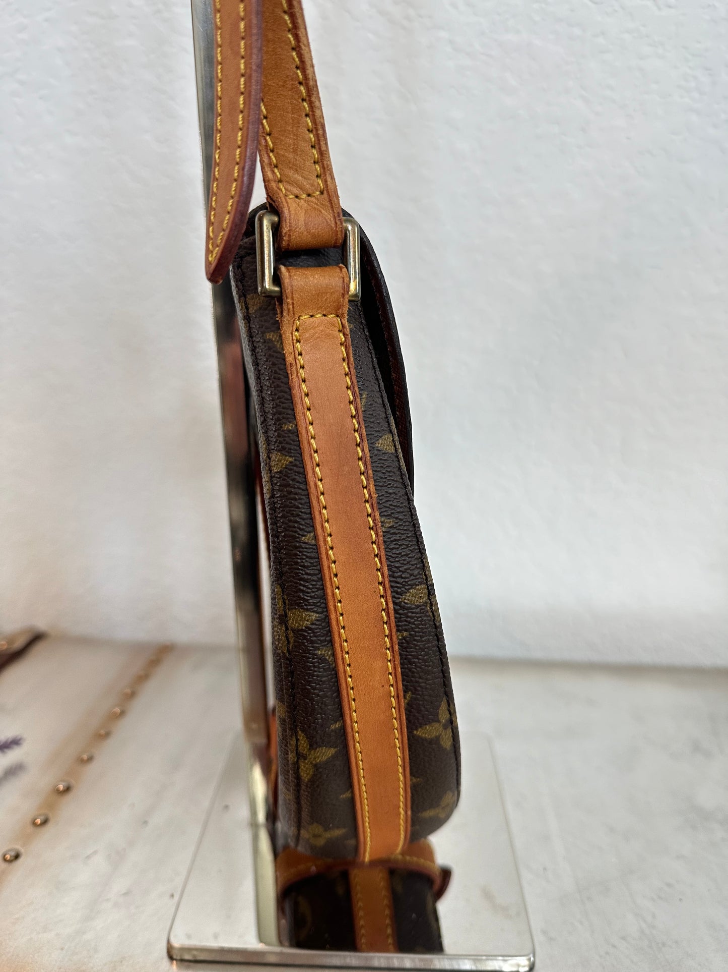 Pre-owned Authentic Louis Vuitton Chantilly MM Monogram Crossbody Bag