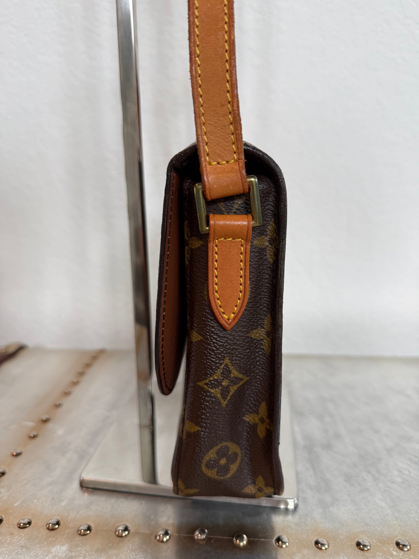 Pre-owned Authentic Louis Vuitton Saint Cloud MM Monogram Shoulder / Crossbody Bag
