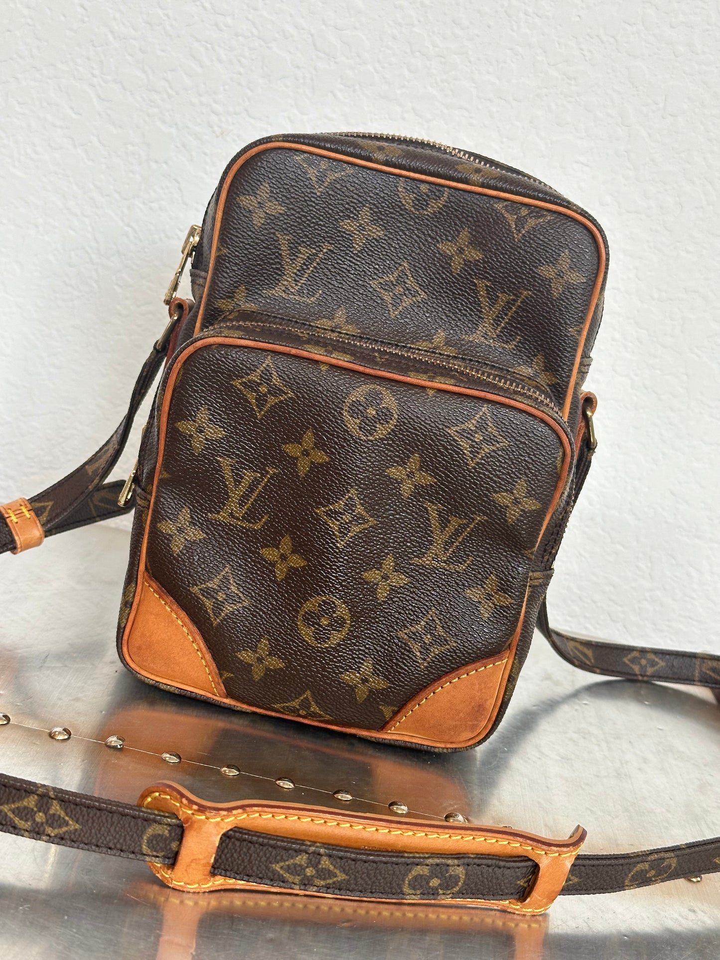 Pre-owned Authentic Louis Vuitton Amazon Monogram Crossbody Bag