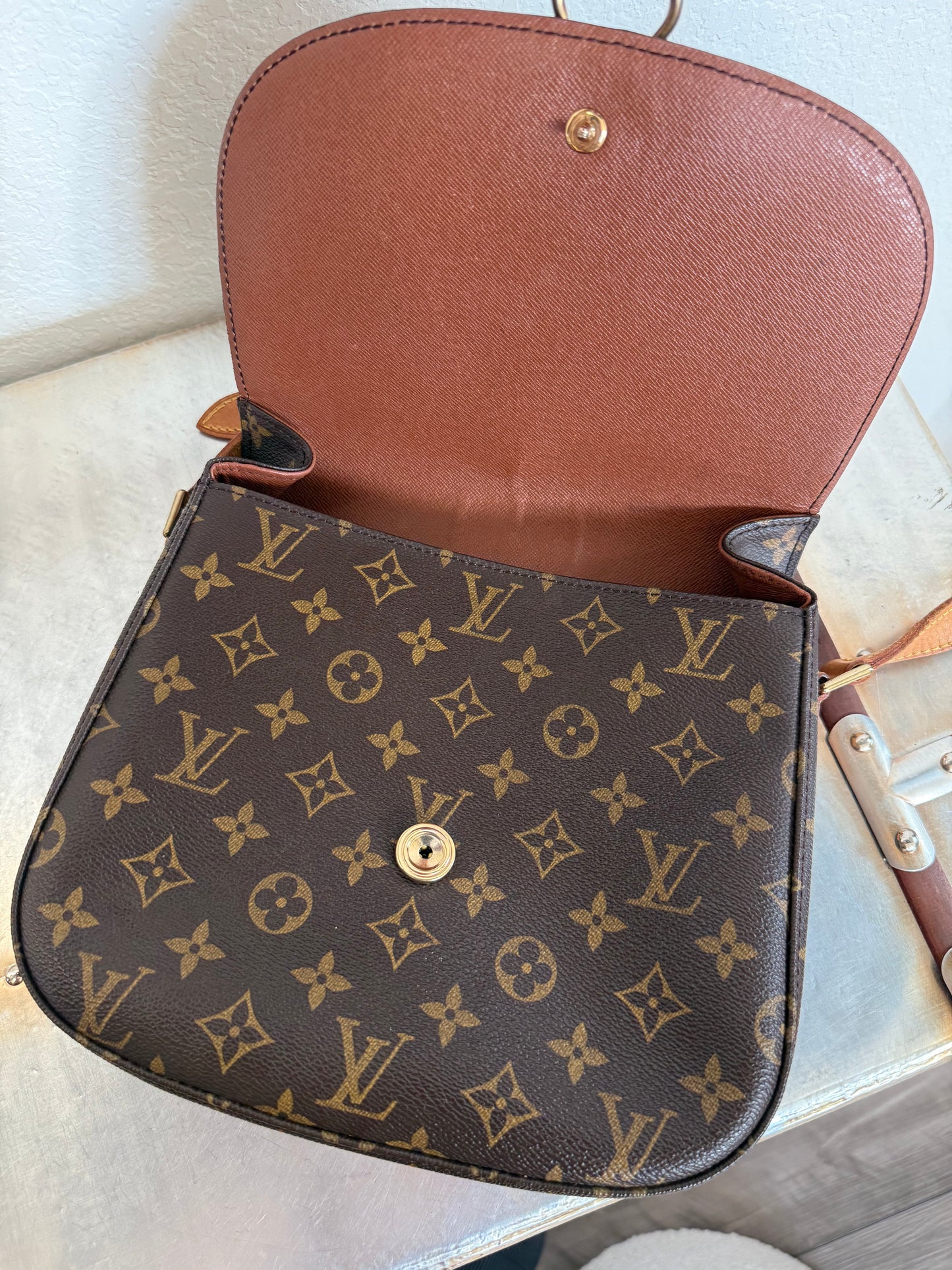 Pre-owned Authentic Louis Vuitton Saint Cloud GM Monogram Crossbody Bag