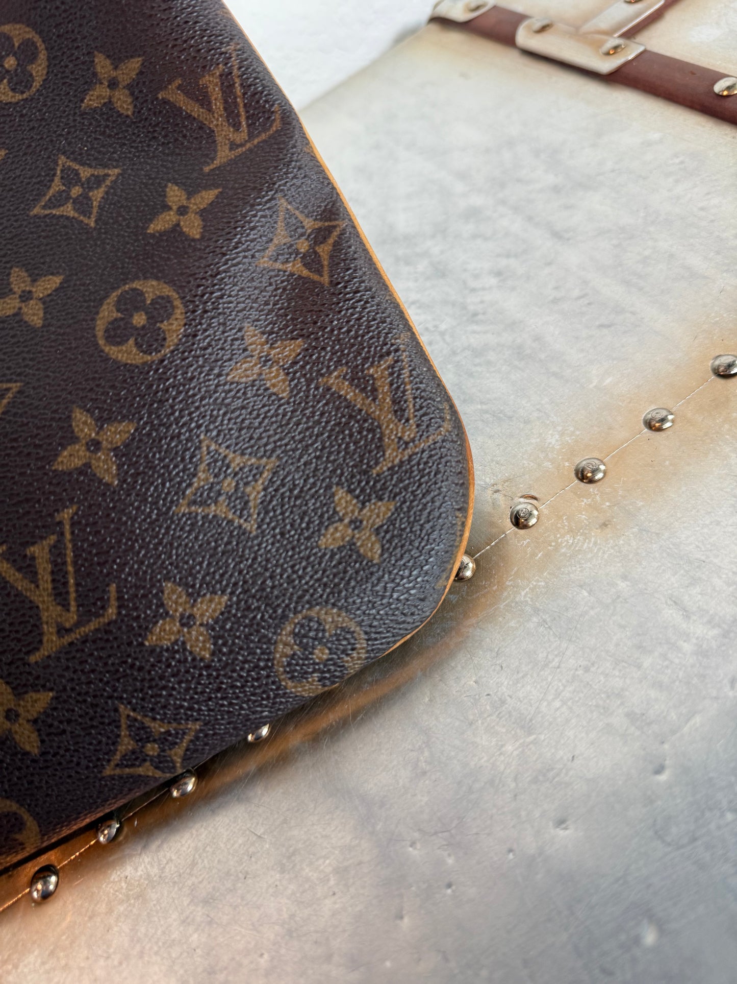 Pre-owned Authentic Louis Vuitton Pochette Bosphore Monogram Shoulder / Crossbody Bag