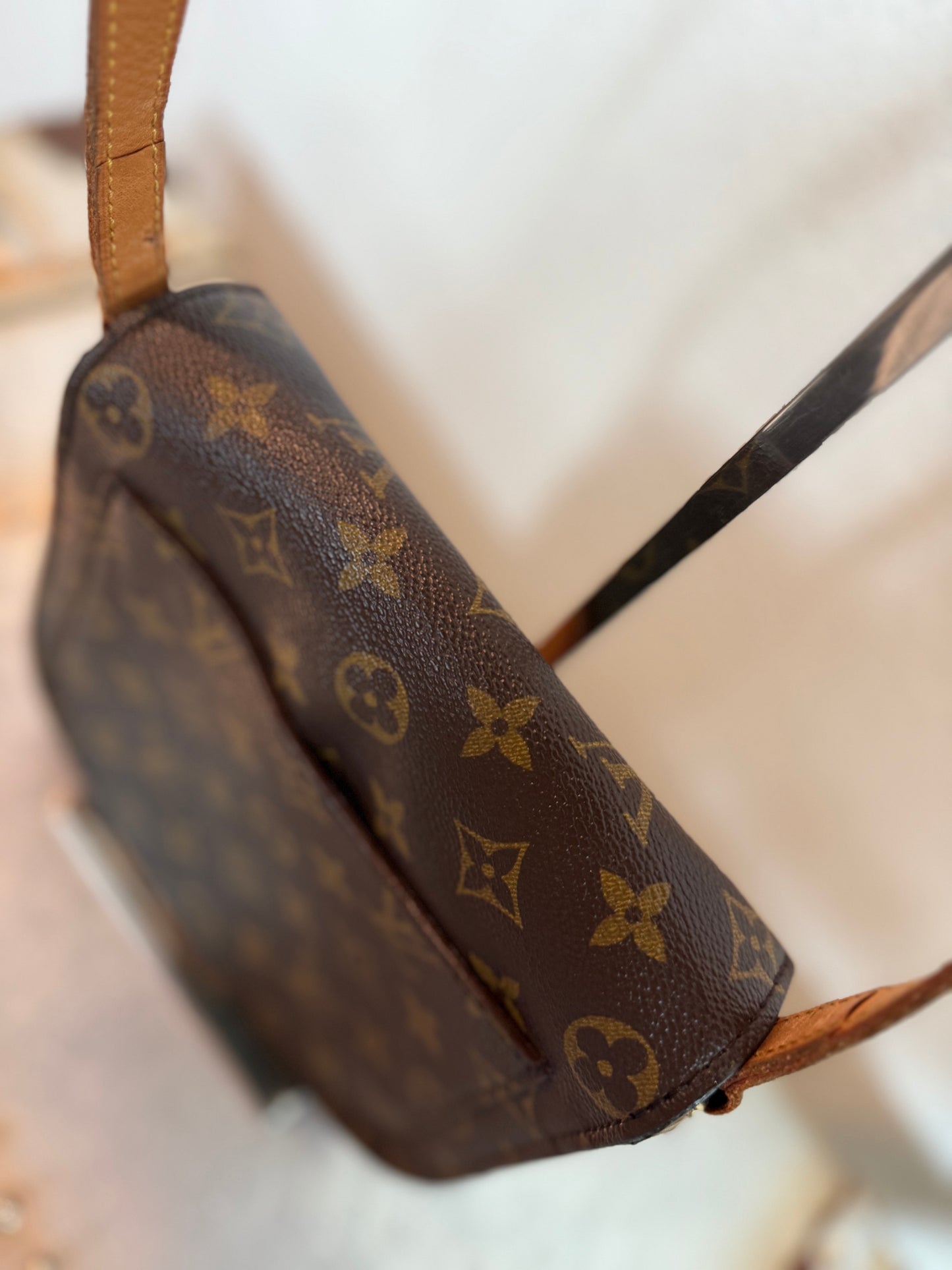 Pre-owned Authentic Louis Vuitton Saint Cloud MM Monogram Shoulder / Crossbody Bag