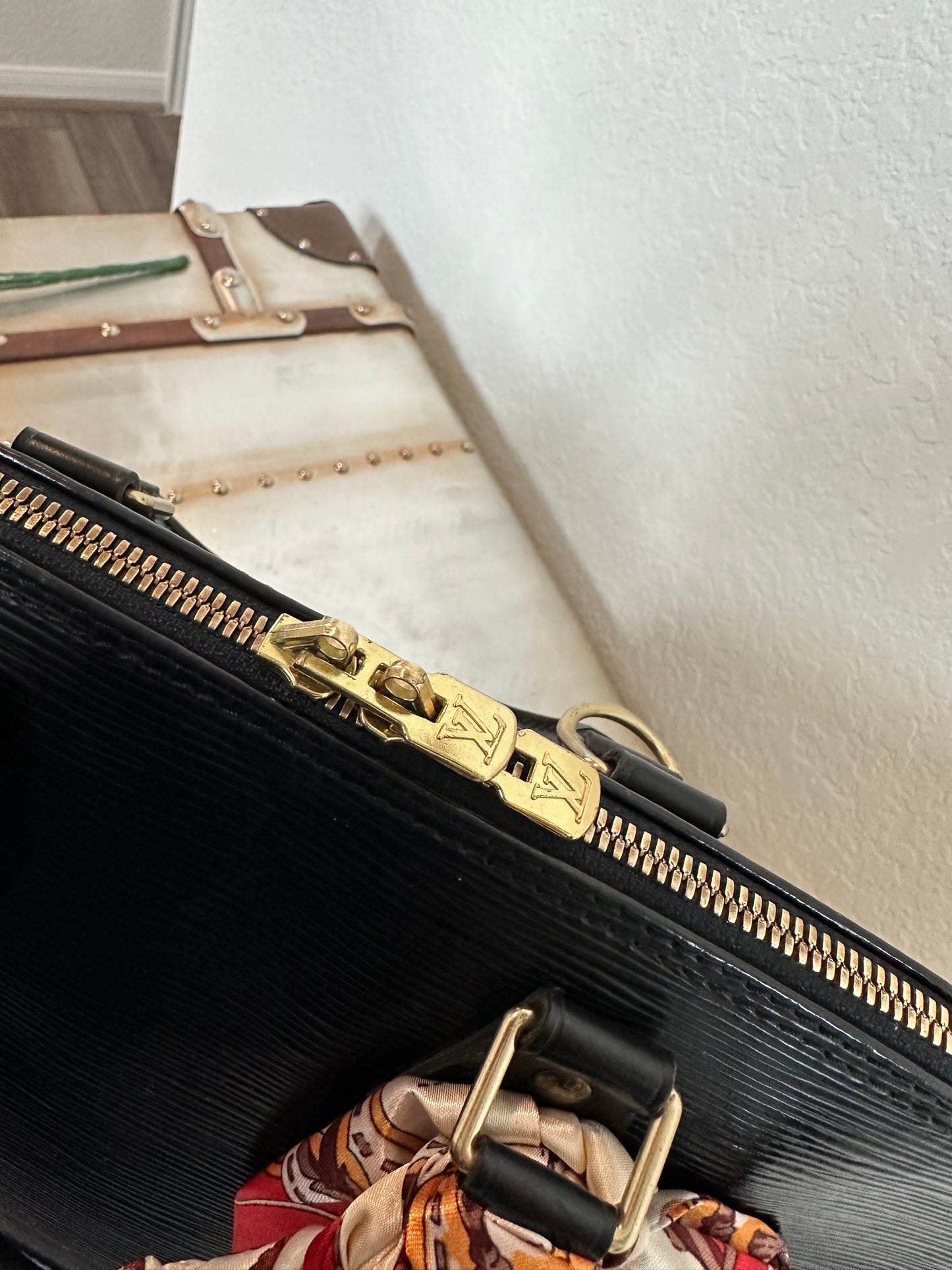 Pre-owned Authentic Louis Vuitton Alma PM Epi Black Handbag