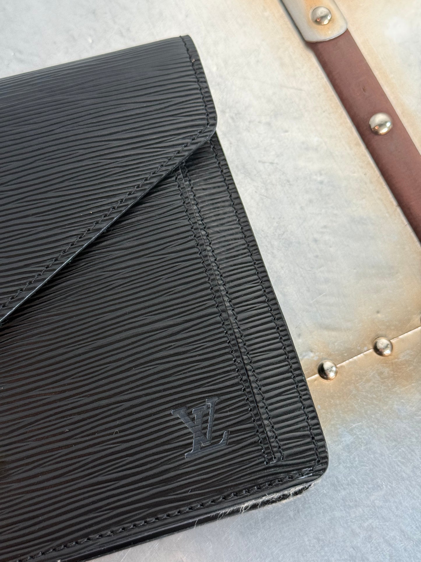 Pre-owned Authentic Louis Vuitton Sellier Dragonne Epi Black Clutch Bag