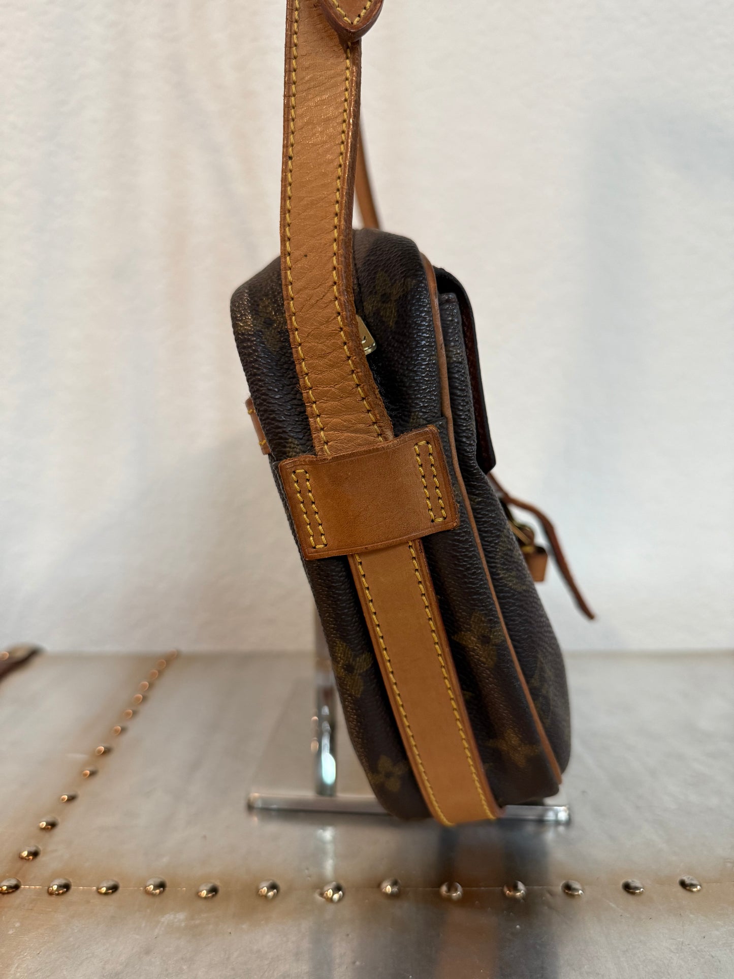 Pre-owned Authentic Louis Vuitton Jeune Fille GM Monogram Crossbody Bag