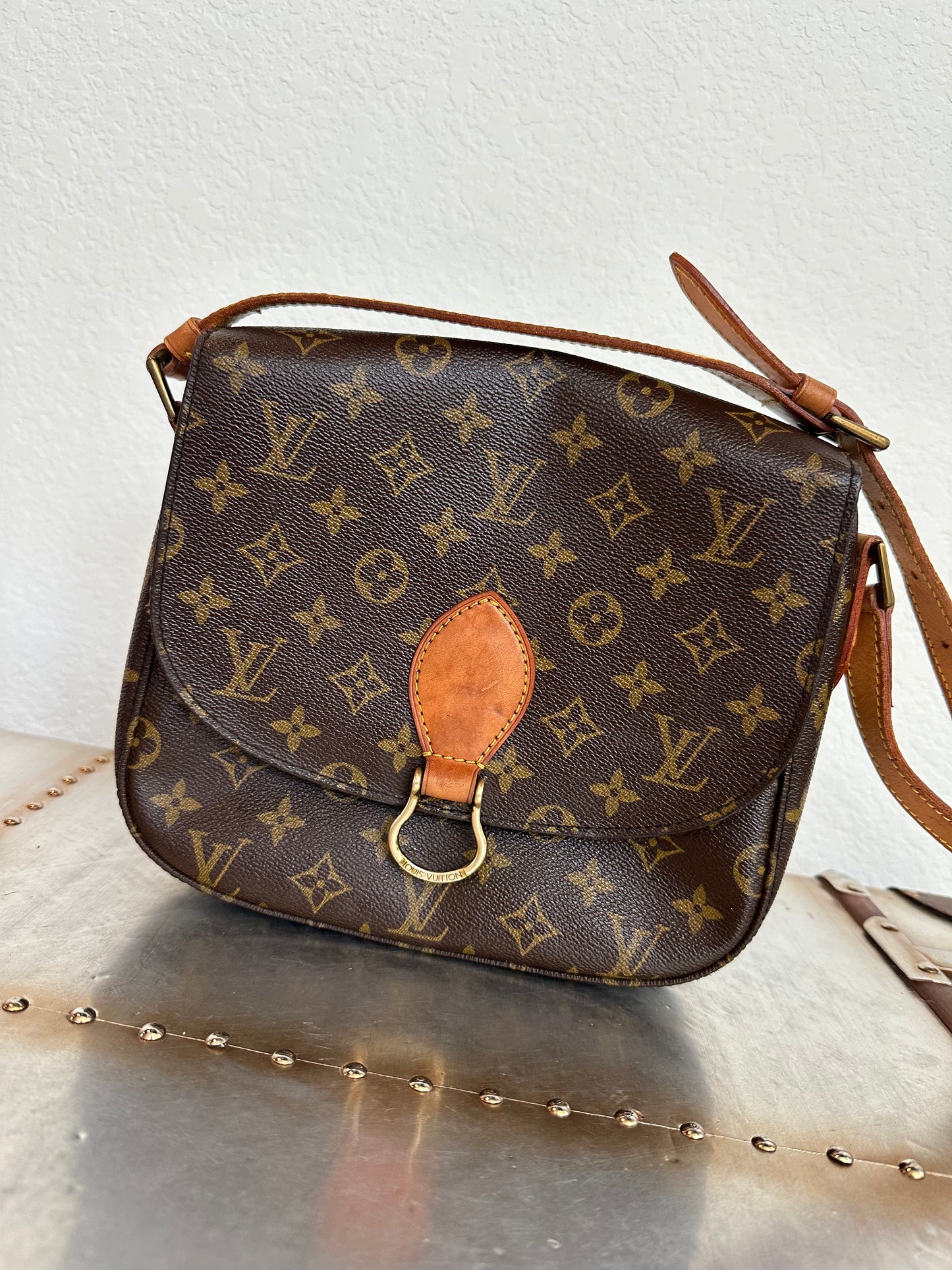 Pre-owned Authentic Louis Vuitton Saint Cloud GM Monogram Crossbody Bag