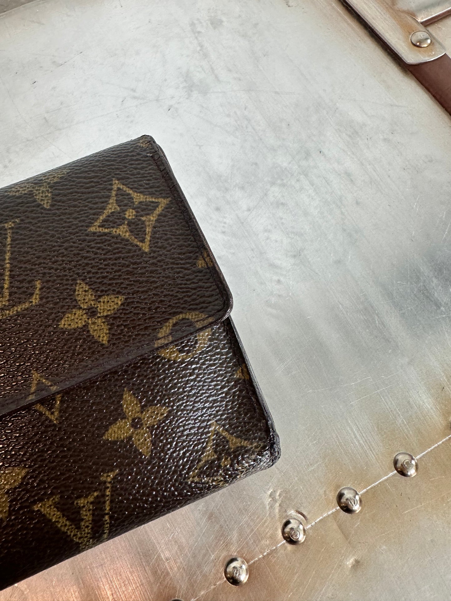 Pre-owned Authentic Louis Vuitton Portefeuille International Monogram Wallet