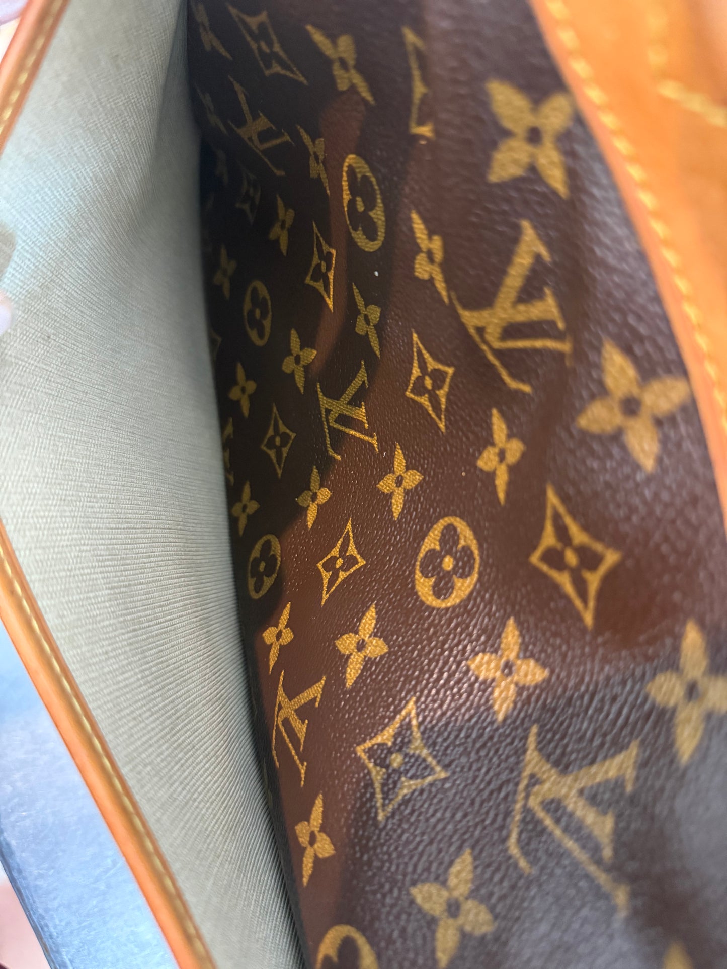 Pre-owned Authentic Louis Vuitton Deauville Monogram Handbag