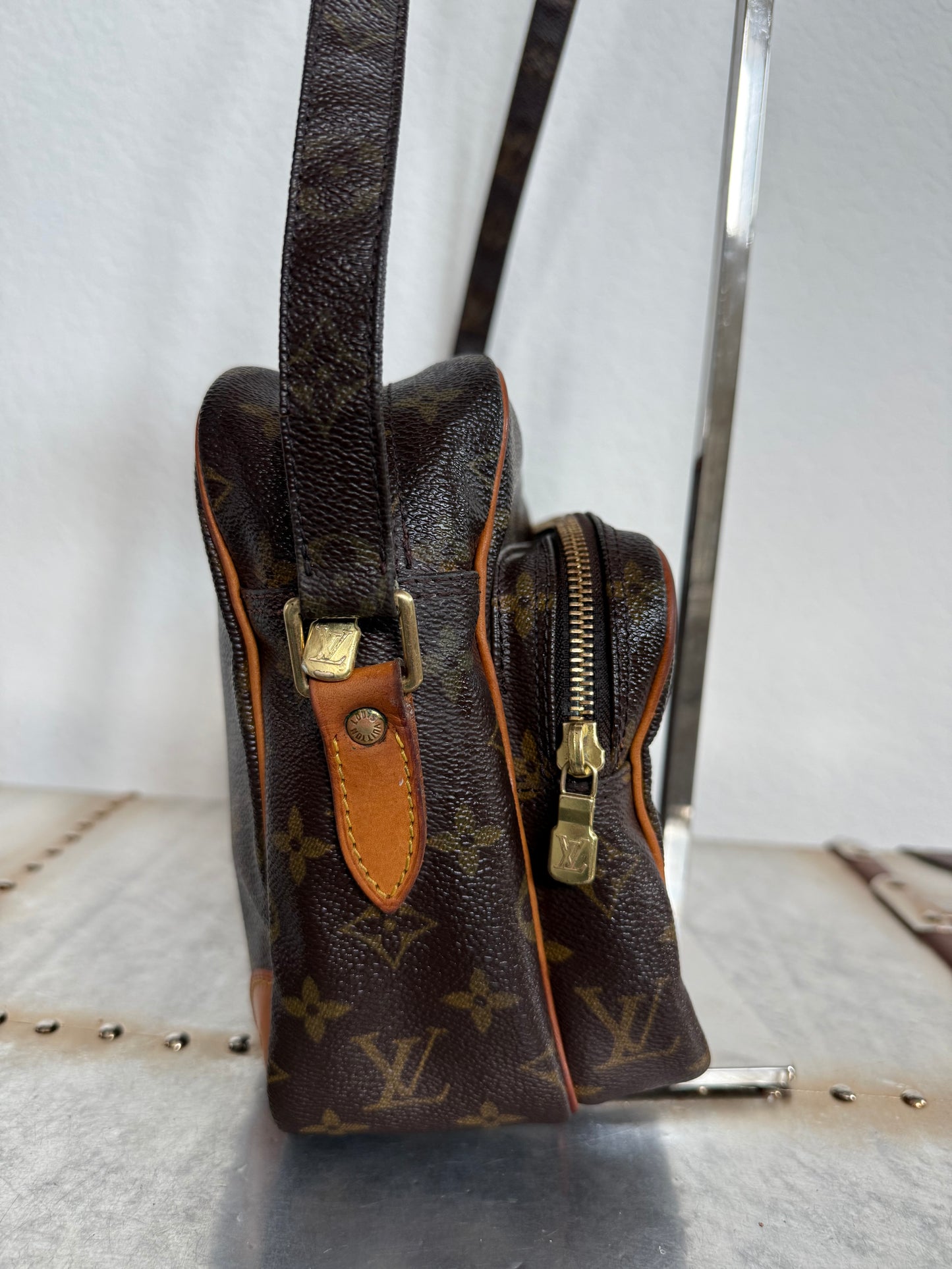 Pre-owned Louis Vuitton Nile PM Monogram Shoulder Bag/ Crossbody Bag