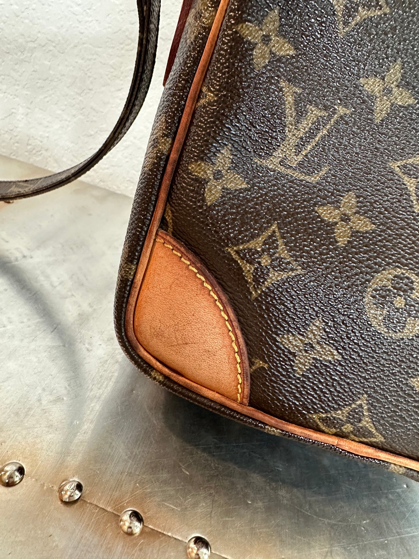 Pre-owned Authentic Louis Vuitton Amazon Monogram Crossbody Bag