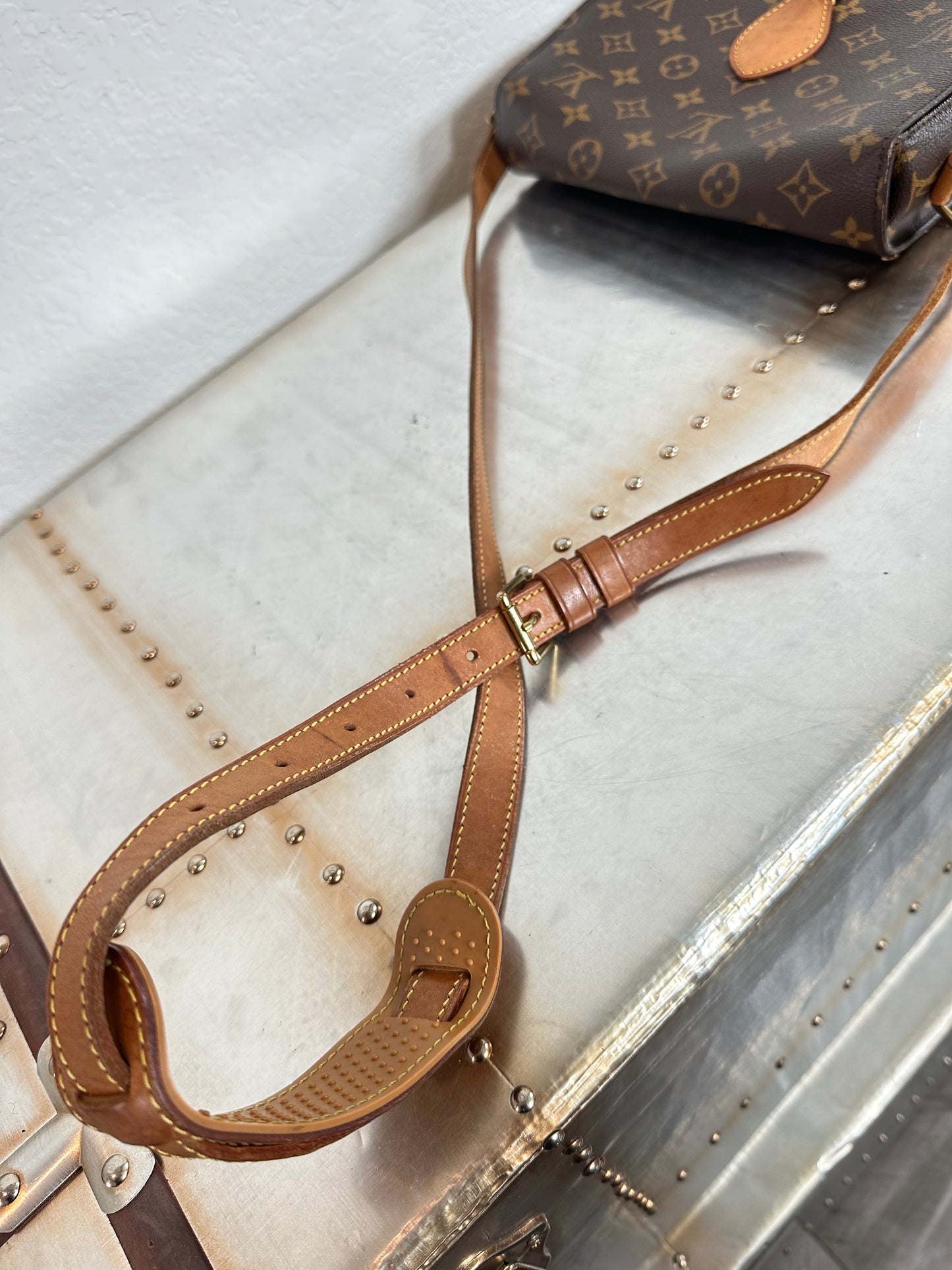 Pre-owned Authentic Louis Vuitton Saint Cloud GM Monogram Crossbody Bag