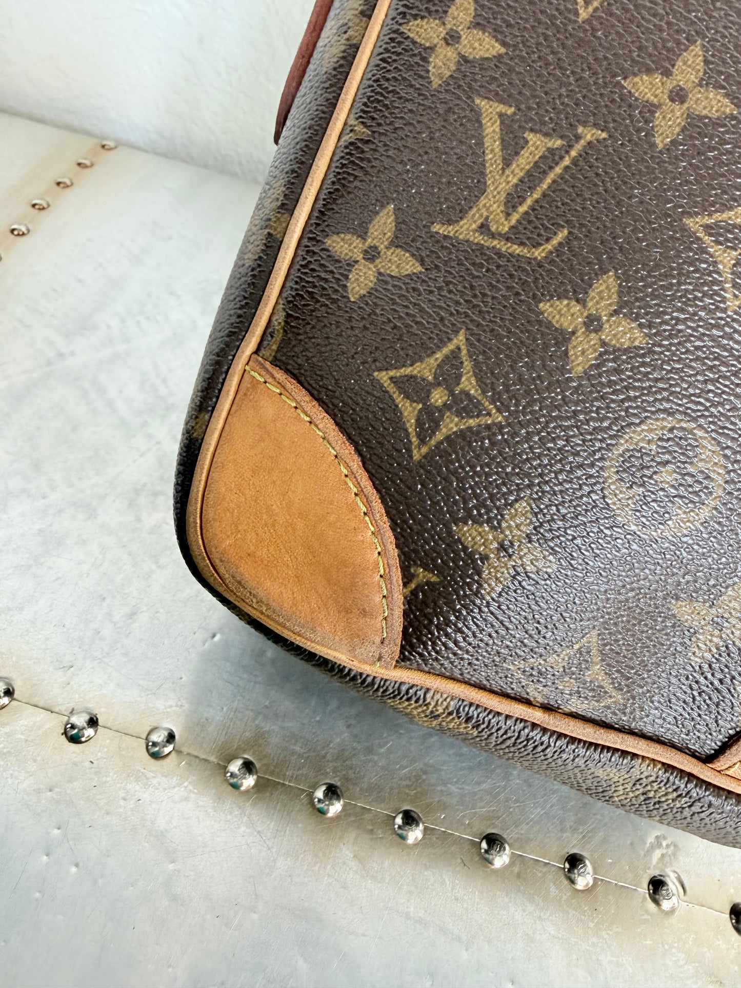 Pre-owned Authentic Louis Vuitton Amazon Monogram Crossbody Bag
