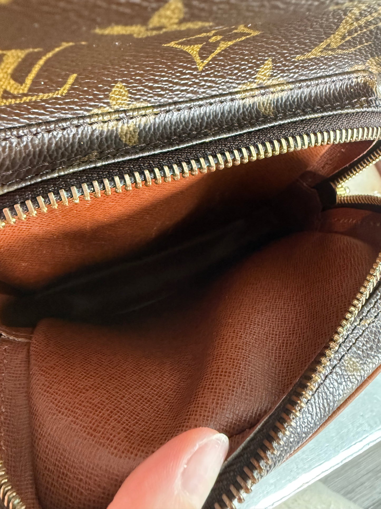 Pre-owned Authentic Louis Vuitton Amazon Monogram Crossbody Bag
