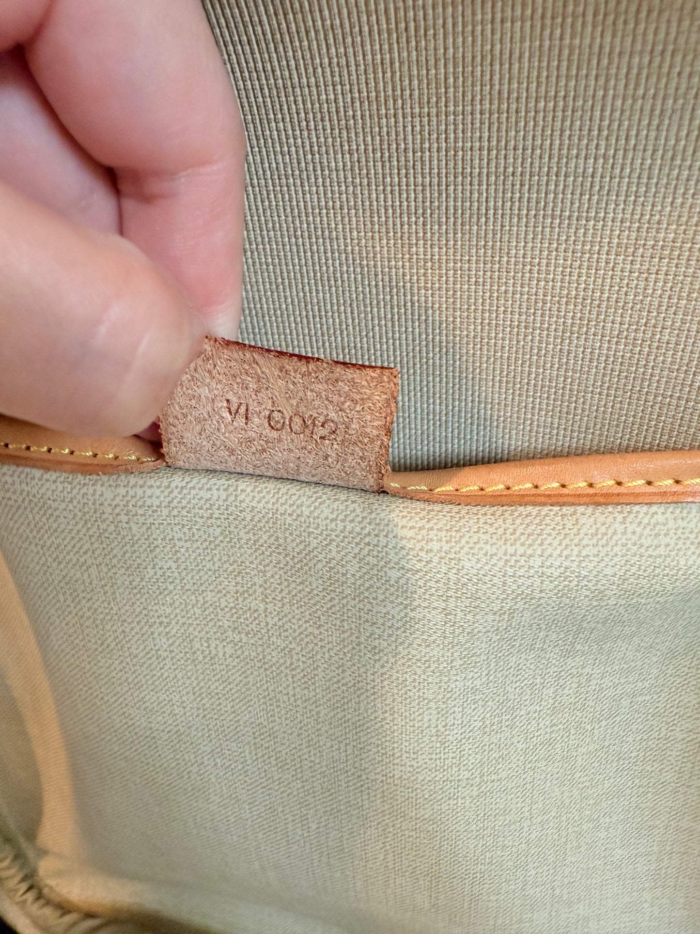Pre-owned Authentic Louis Vuitton Excursion Monogram Handbag