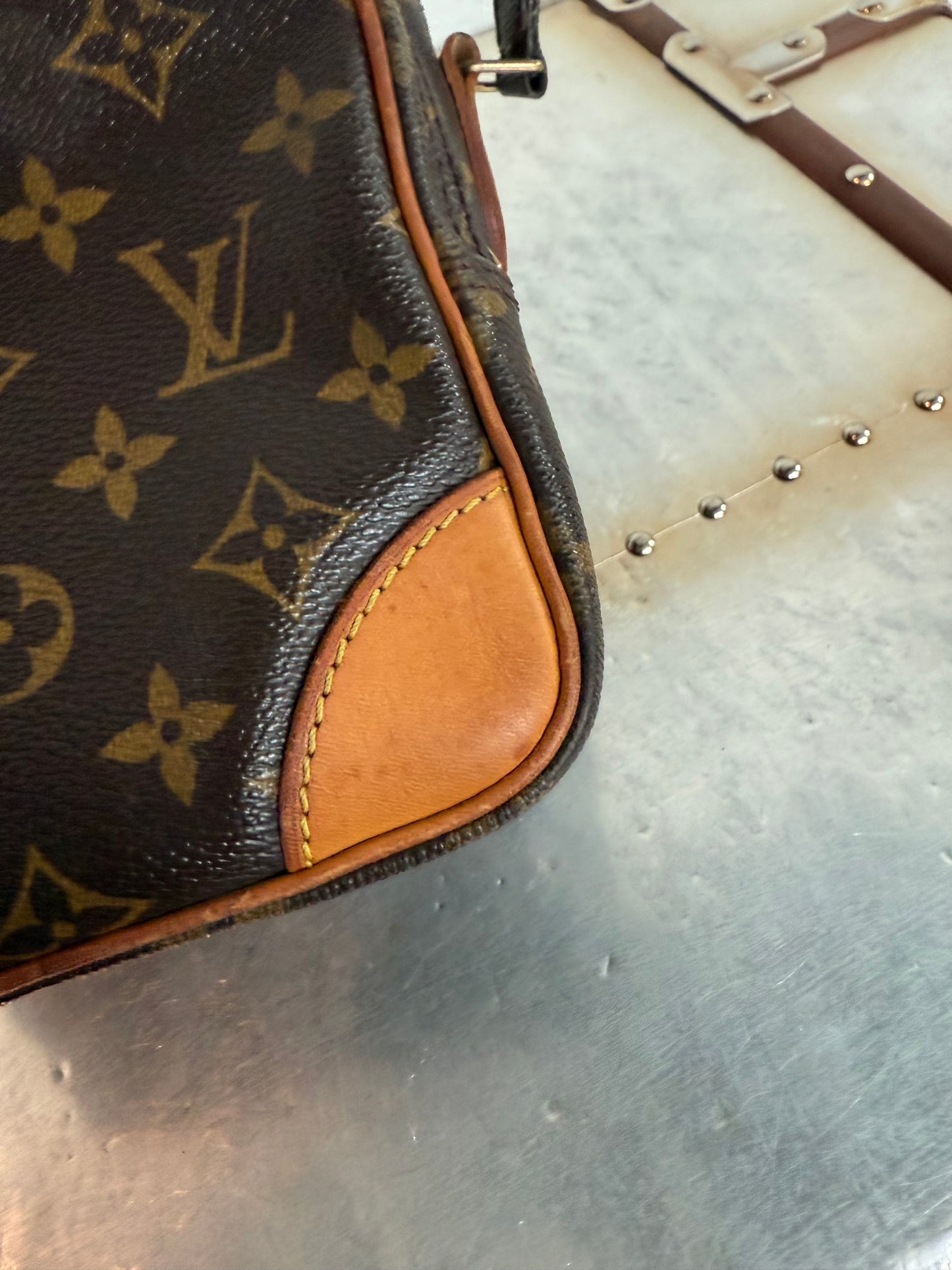 Pre-owned Authentic Louis Vuitton Amazon Monogram Crossbody Bag