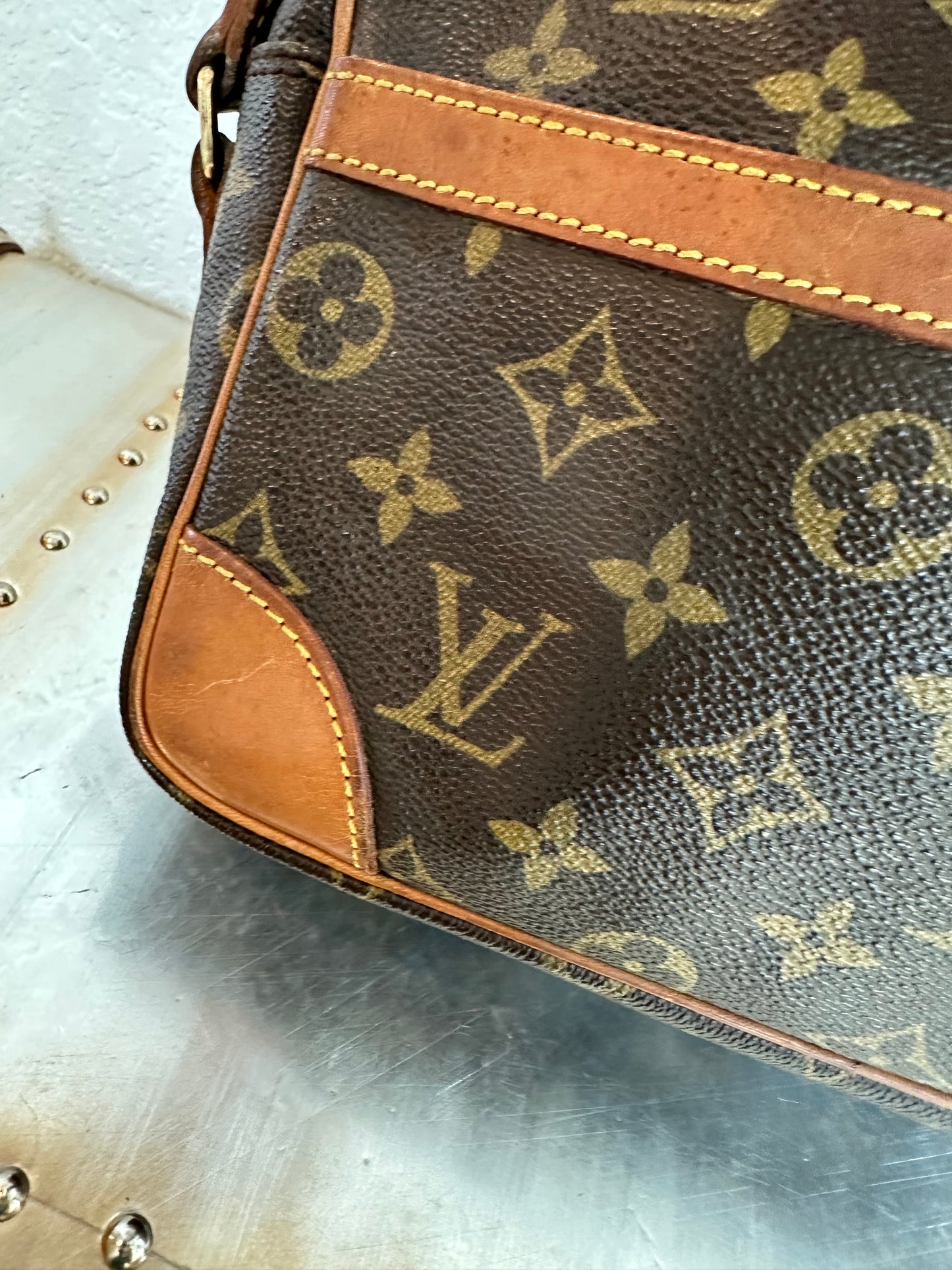 Pre-owned Authentic Louis Vuitton Trocadero 27 Monogram Crossbody Bag