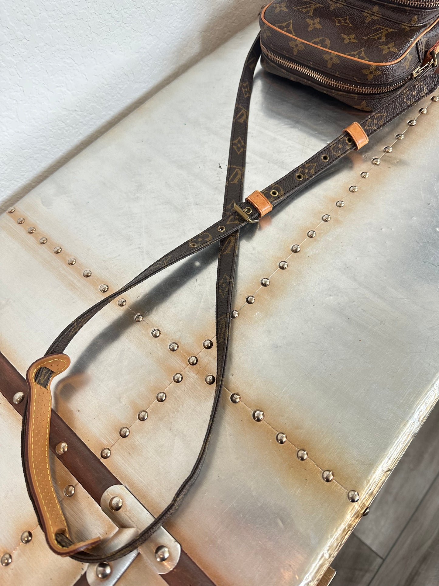 Pre-owned Authentic Louis Vuitton Amazon Monogram Crossbody Bag