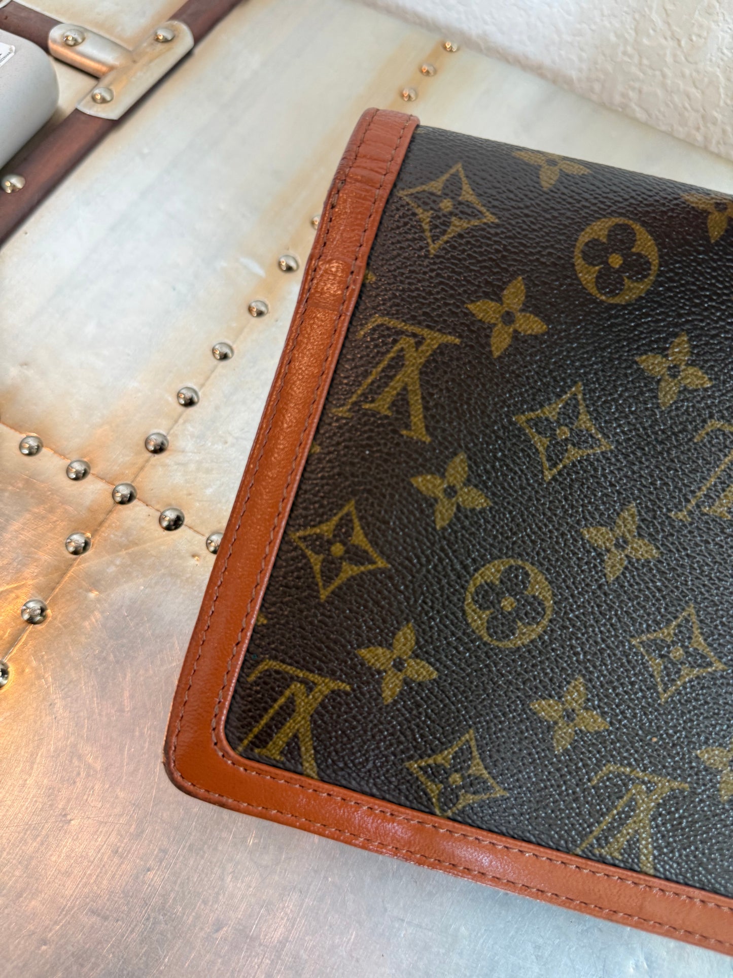 Pre-owned Authentic Louis Vuitton Monogram Dame Clutch Handbag