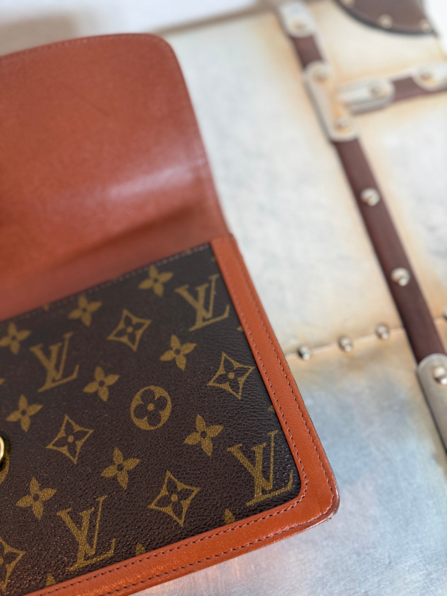 Pre-owned Authentic Louis Vuitton Monogram Dame Clutch Handbag