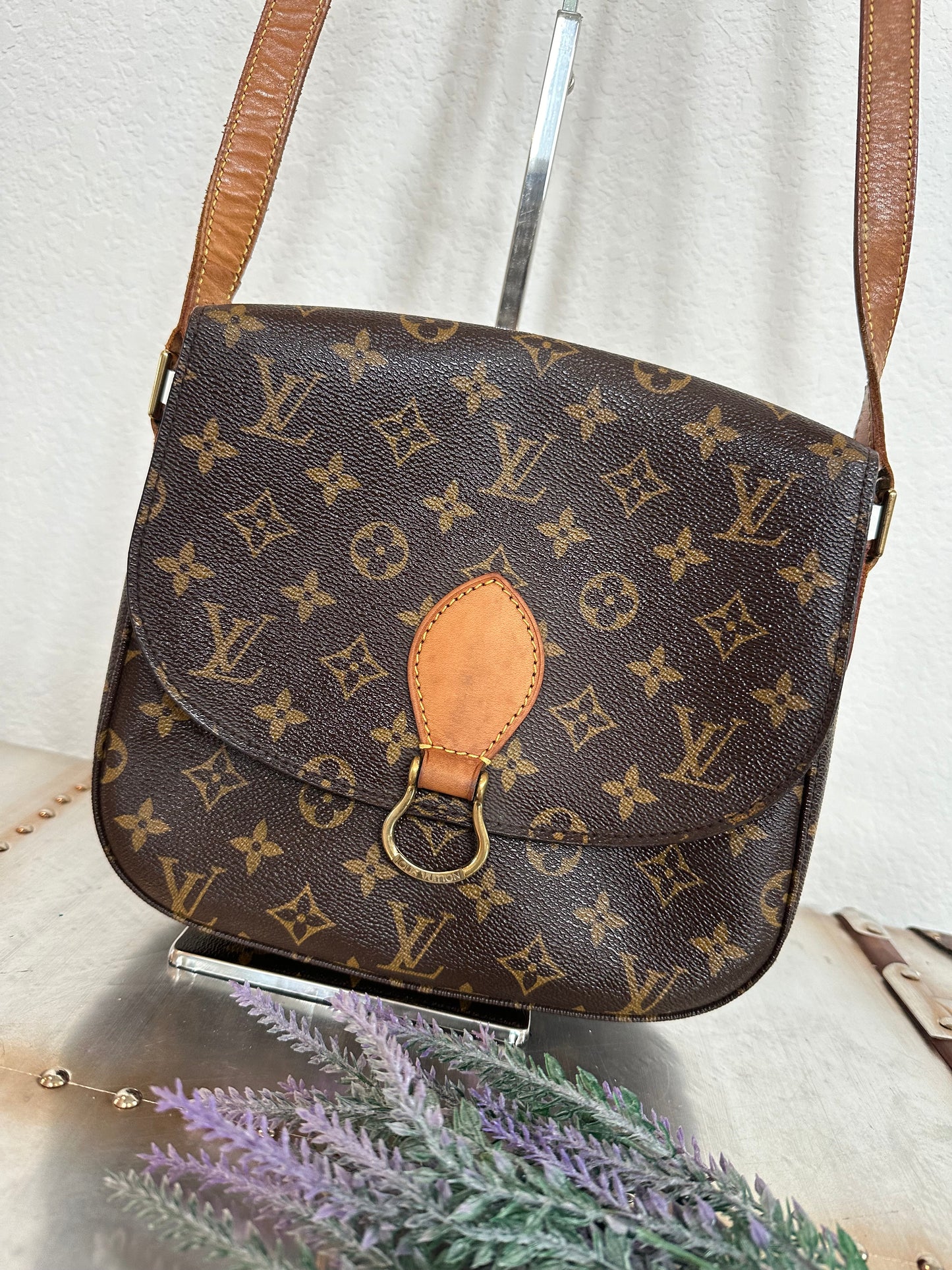Pre-owned Authentic Louis Vuitton Saint Cloud GM Monogram Crossbody Bag