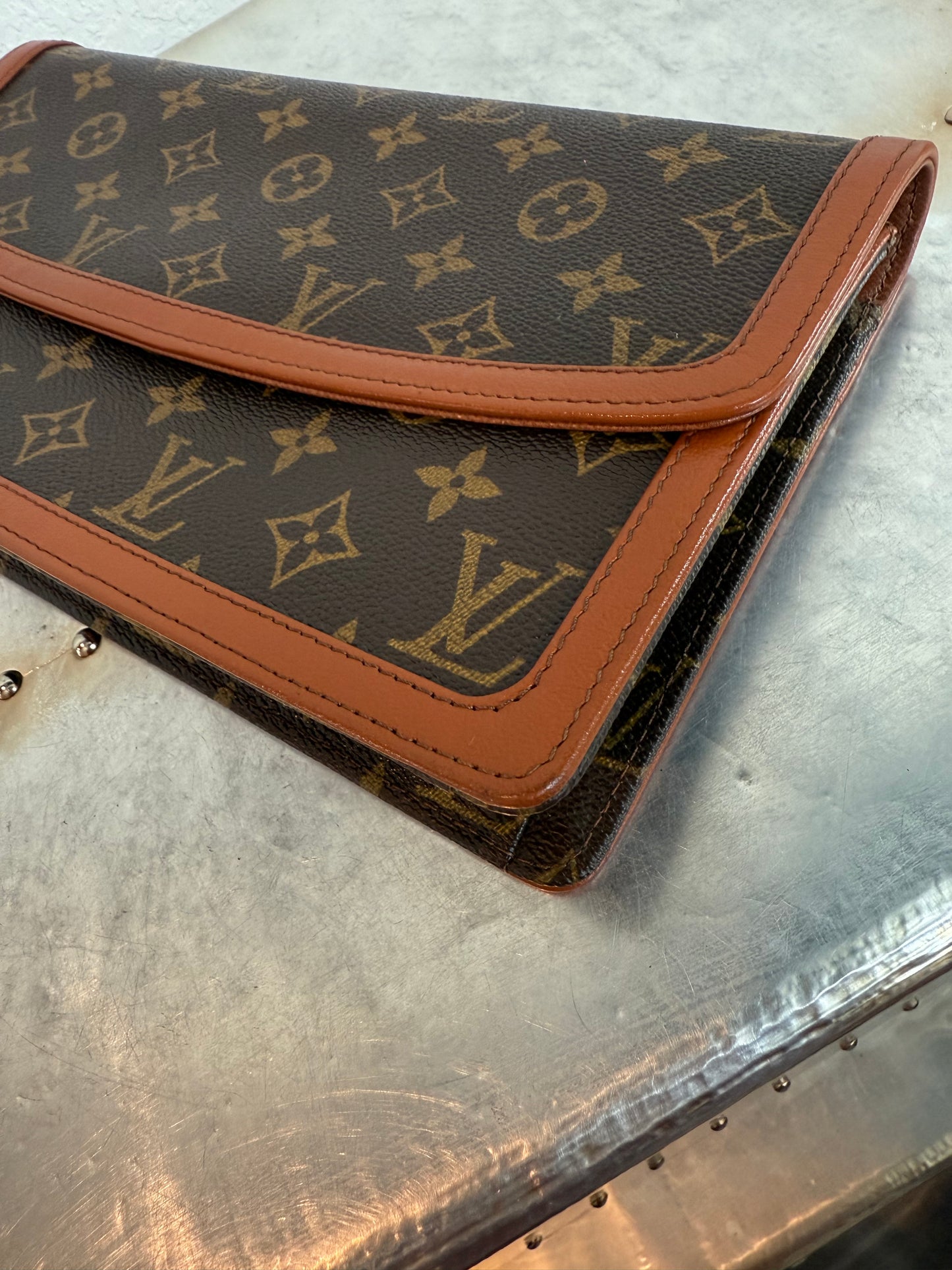 Pre-owned Authentic Louis Vuitton Monogram Dame Clutch Handbag